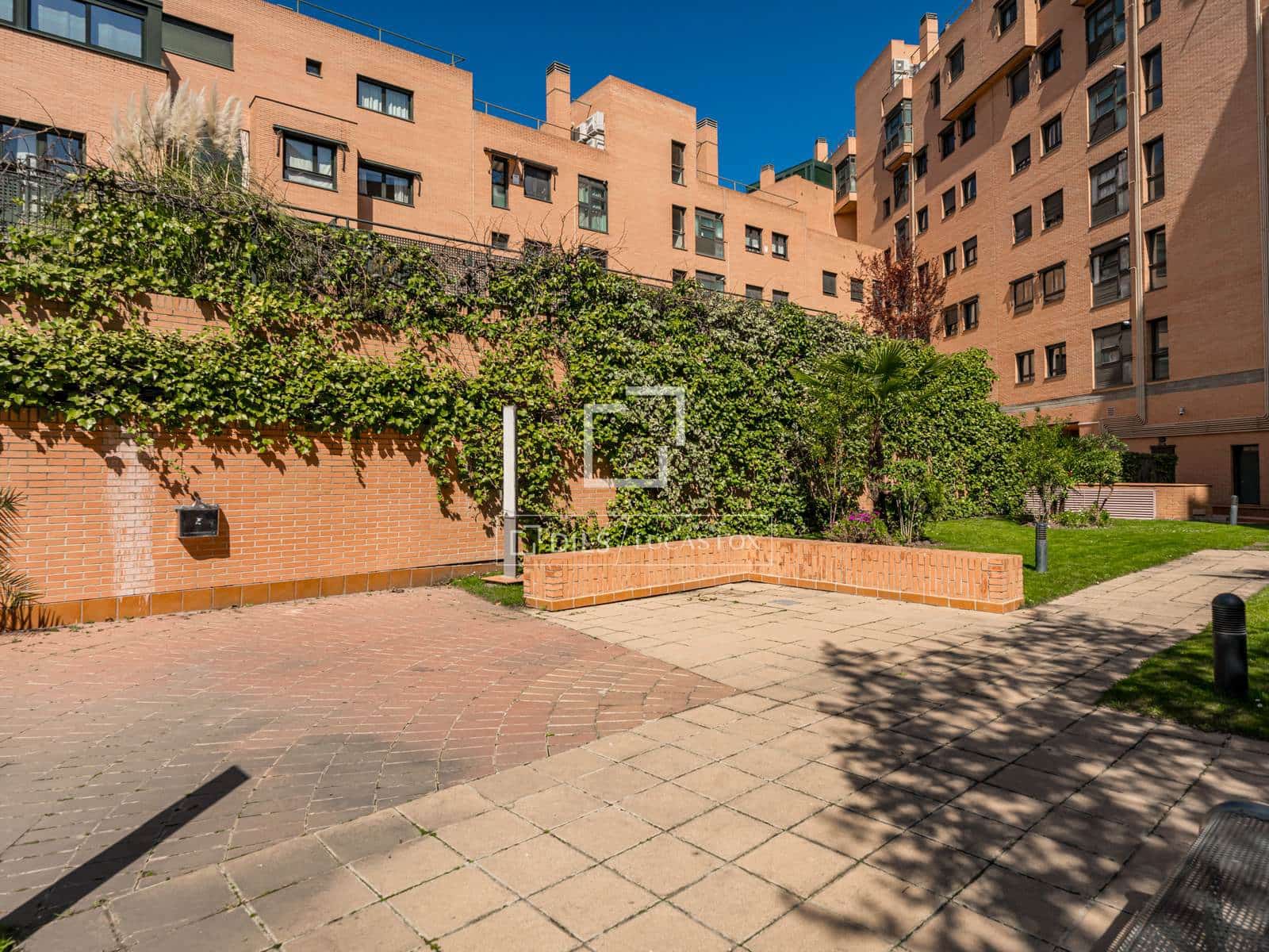 4 bedroom Apartment for sale in Madrid city with pool garage - € 1,089,000 (Ref: 9699677)