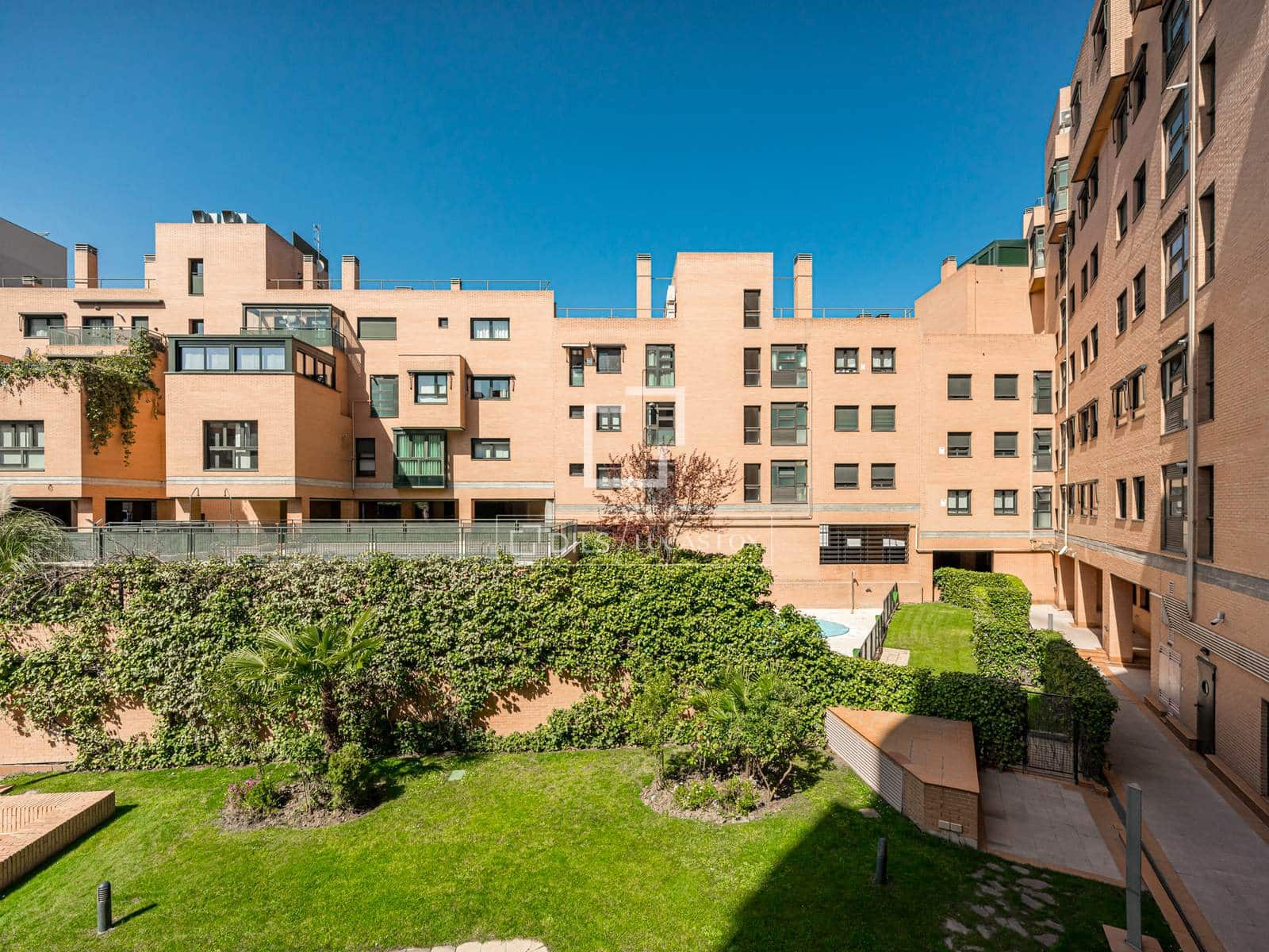 4 bedroom Apartment for sale in Madrid city with pool garage - € 1,089,000 (Ref: 9699677)