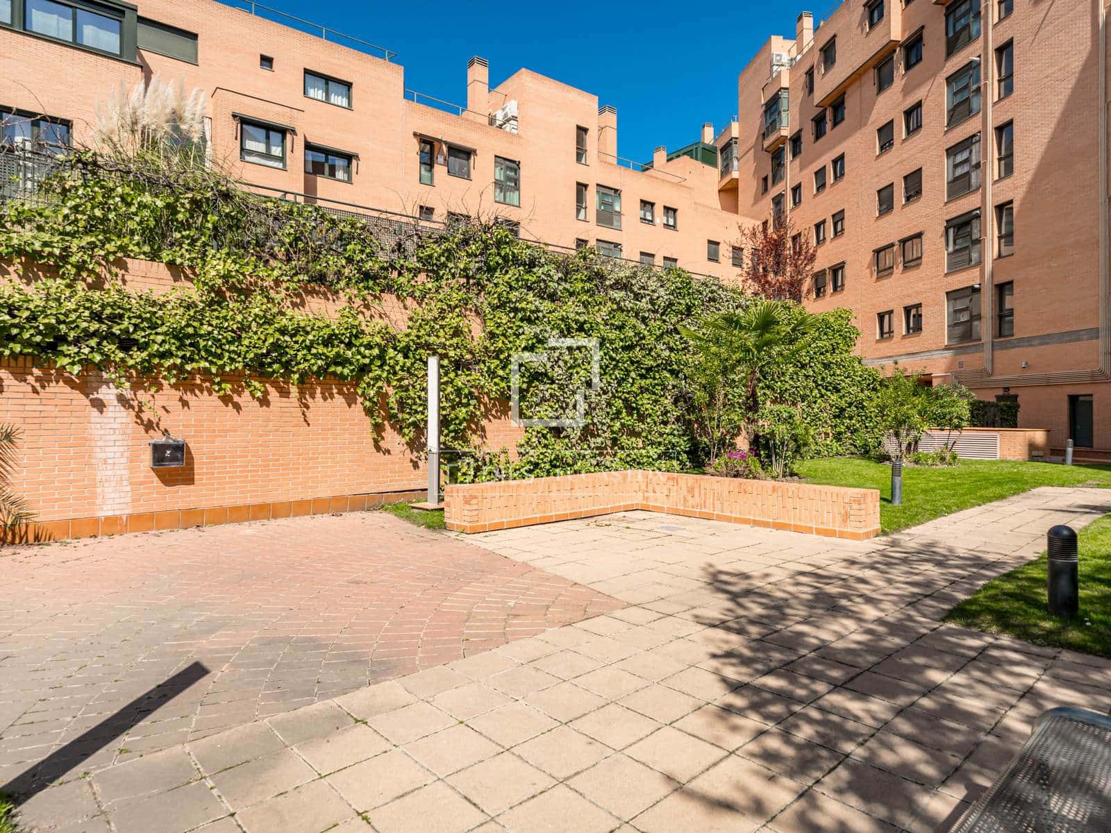 4 bedroom Apartment for sale in Madrid city with pool garage - € 1,089,000 (Ref: 9699677)
