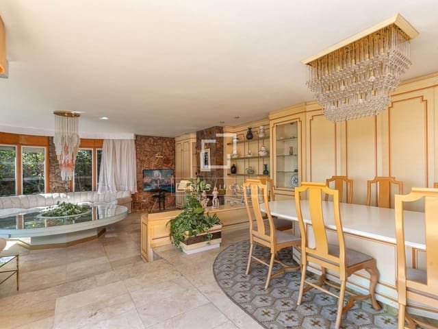 4 slaapkamer Villa te koop in Blanes met garage - € 1.575.000 (Ref: 9700059)