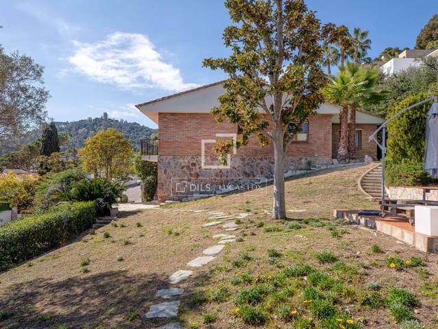 4 slaapkamer Villa te koop in Blanes met garage - € 1.575.000 (Ref: 9700059)