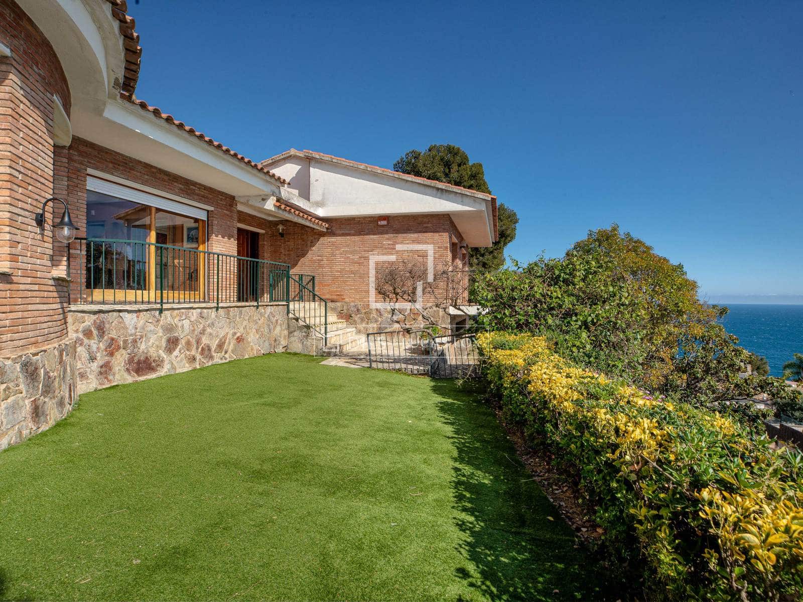 4 bedroom Villa for sale in Blanes with garage - € 1,575,000 (Ref: 9700059)