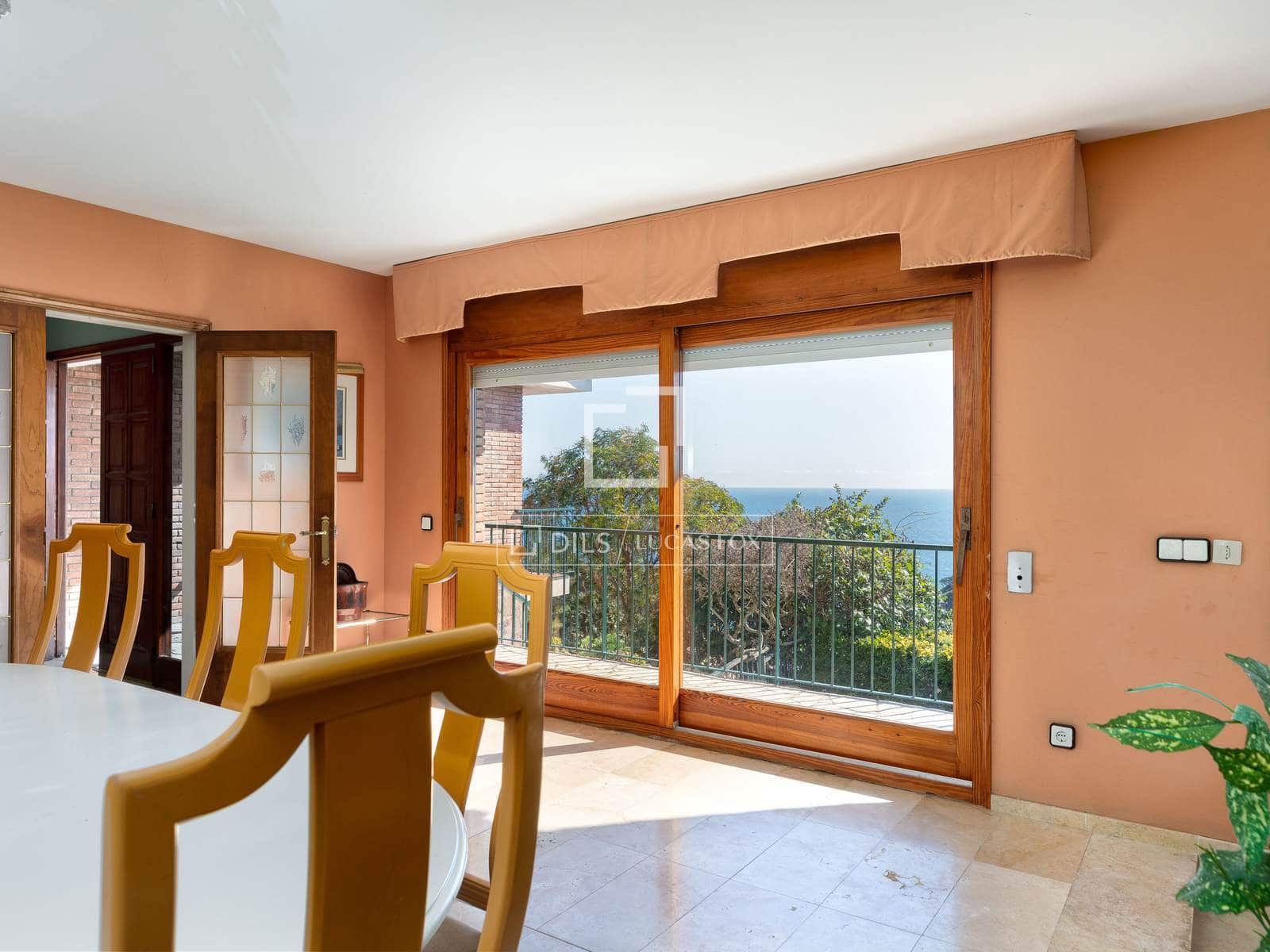 4 bedroom Villa for sale in Blanes with garage - € 850,000 (Ref: 9700061)