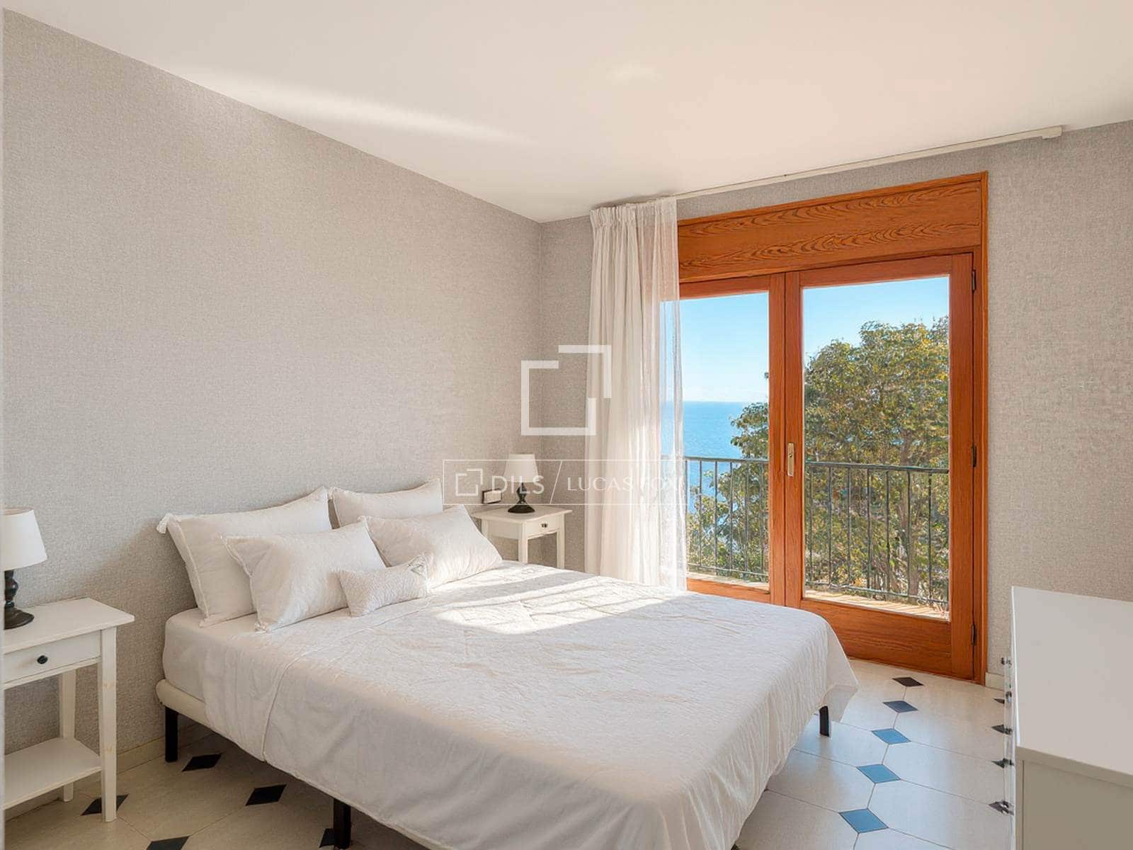 4 bedroom Villa for sale in Blanes with garage - € 850,000 (Ref: 9700061)