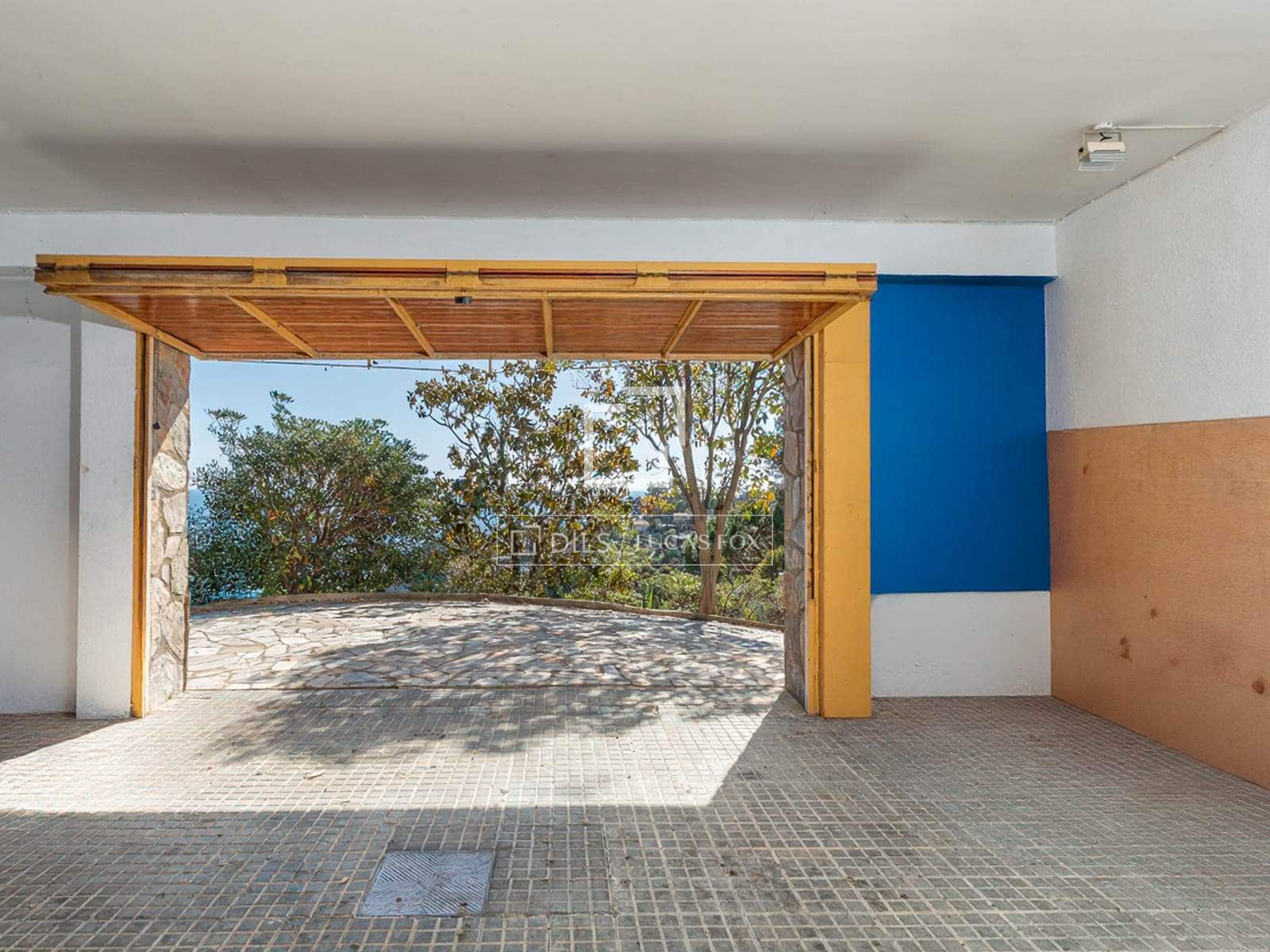 4 bedroom Villa for sale in Blanes with garage - € 850,000 (Ref: 9700061)