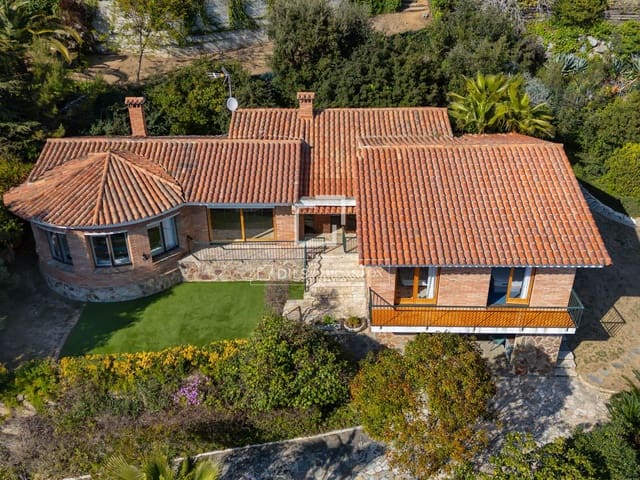 4 chambre Villa/Maison à vendre à Blanes avec garage - 850 000 € (Ref: 9700061)