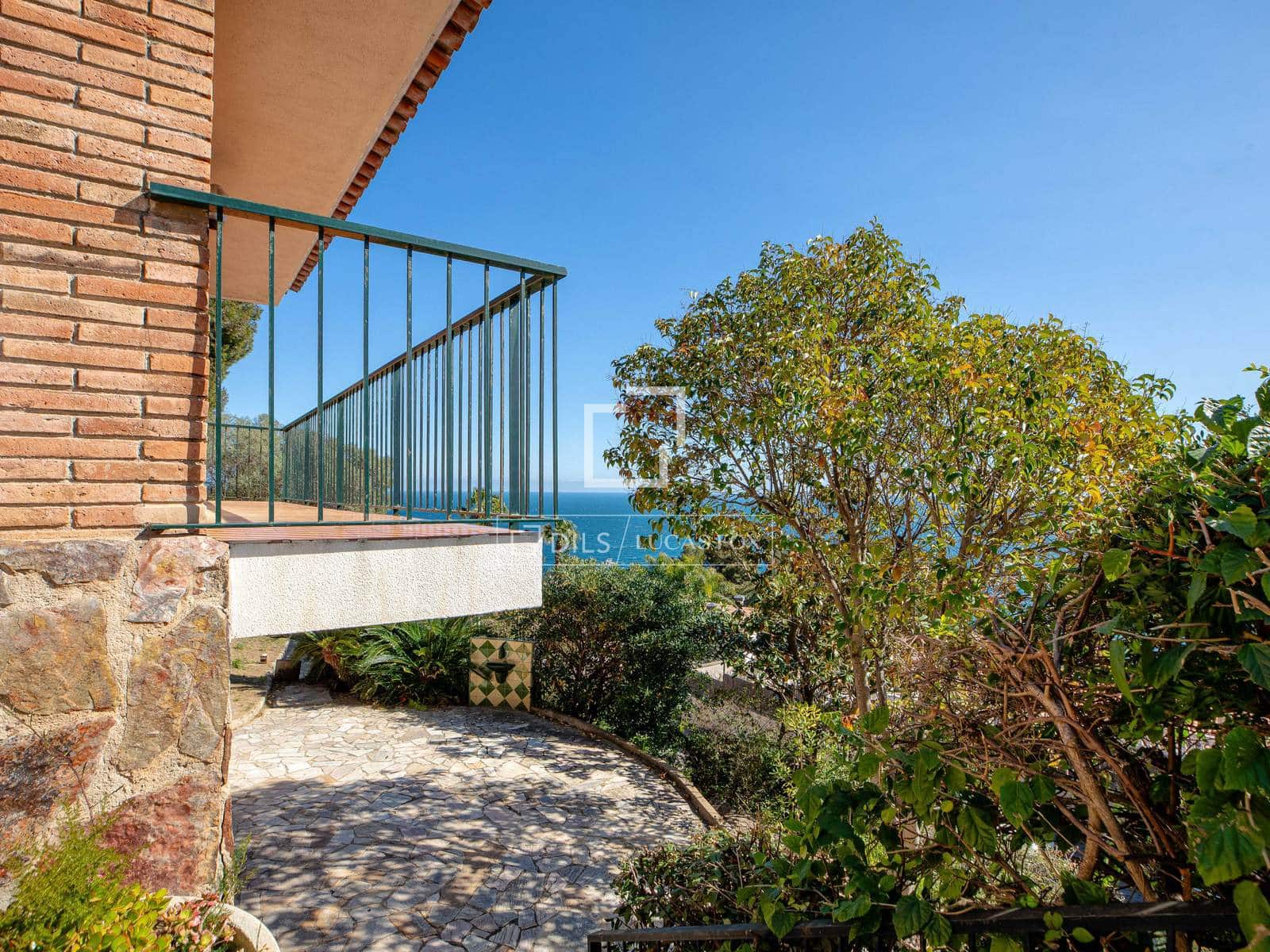 4 bedroom Villa for sale in Blanes with garage - € 850,000 (Ref: 9700061)