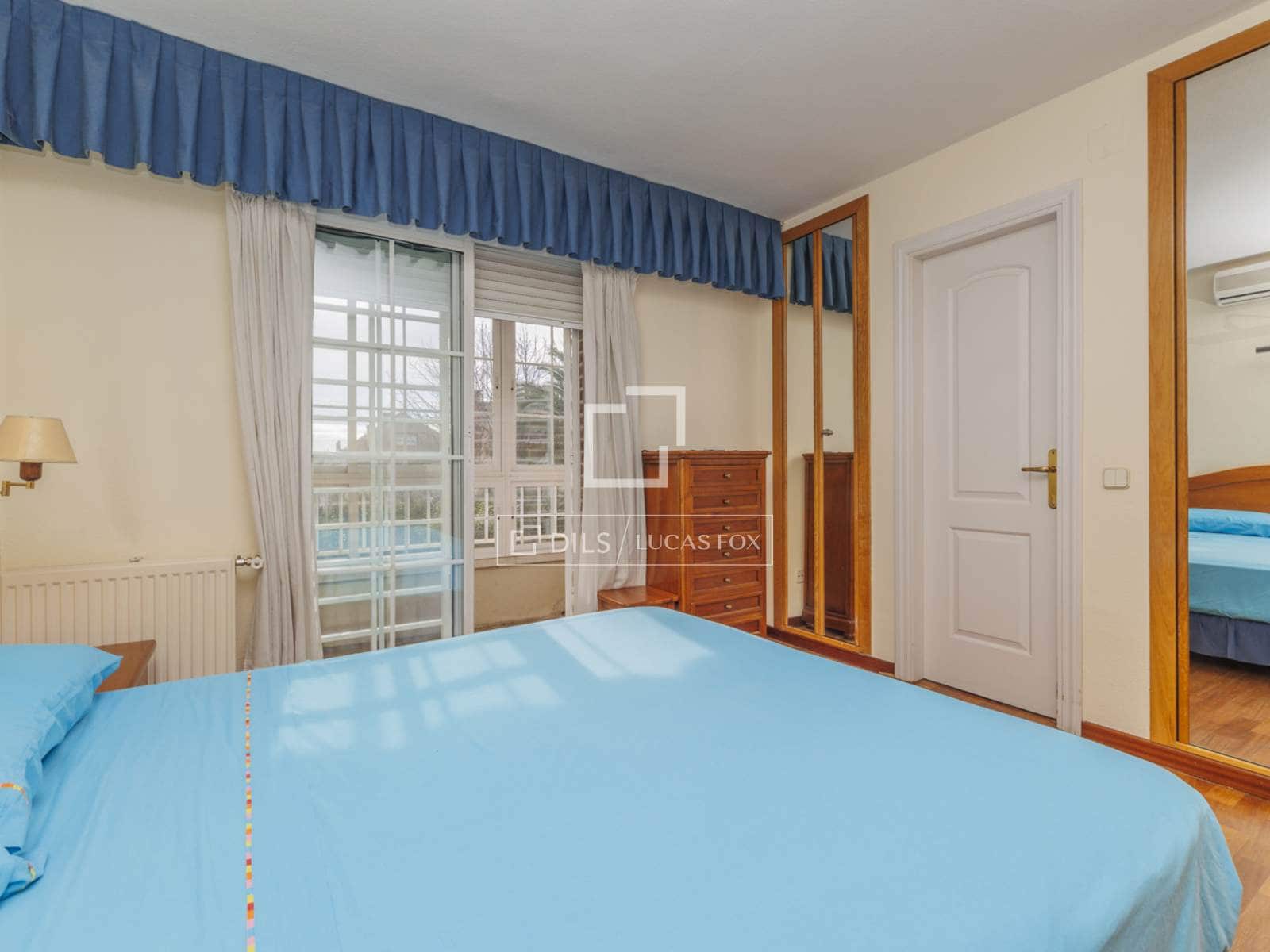 5 bedroom Villa for sale in Pozuelo de Alarcon with garage - € 1,275,000 (Ref: 9700063)