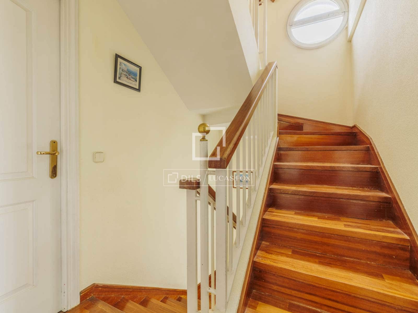 5 bedroom Villa for sale in Pozuelo de Alarcon with garage - € 1,275,000 (Ref: 9700063)