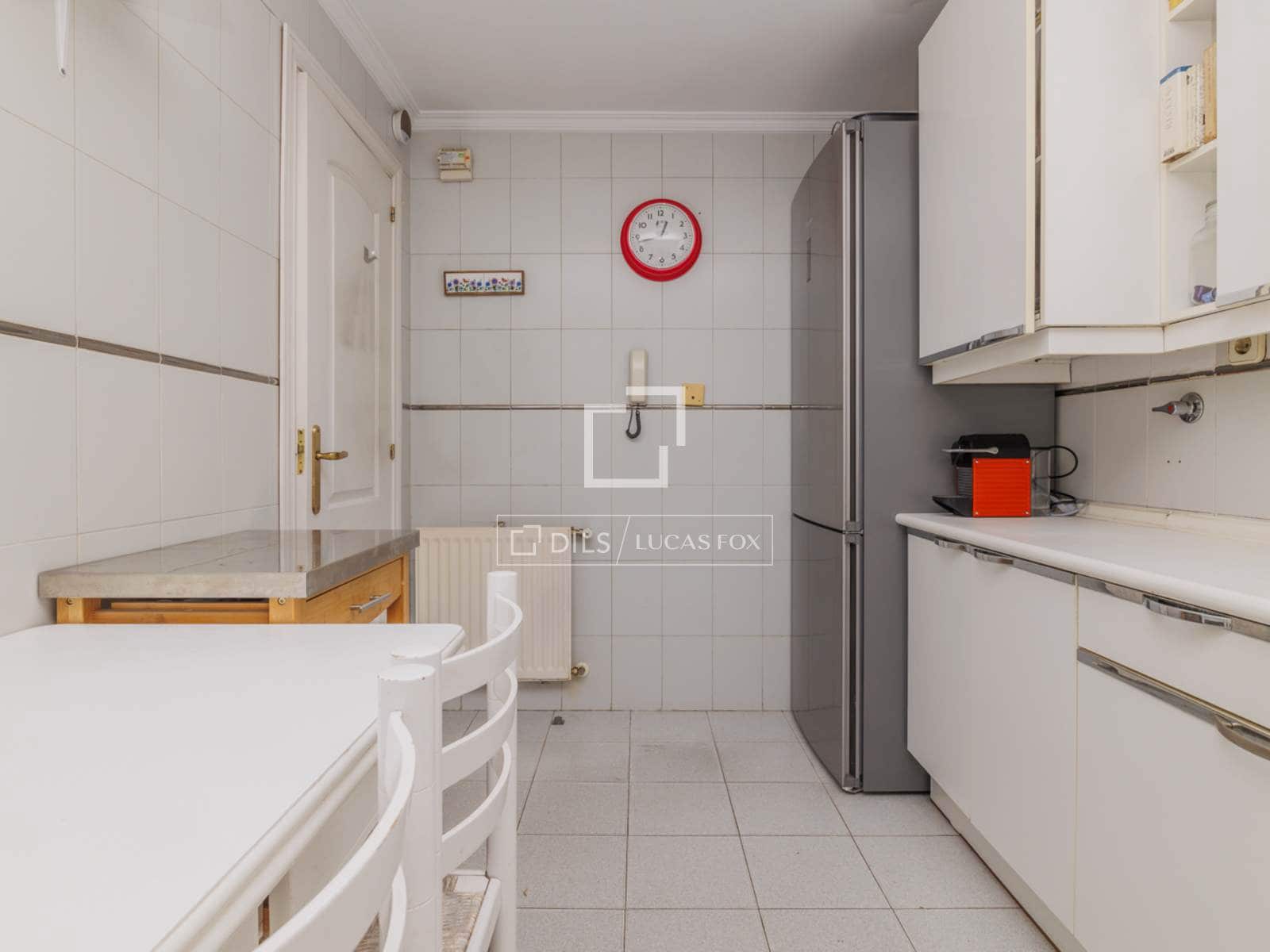 5 bedroom Villa for sale in Pozuelo de Alarcon with garage - € 1,275,000 (Ref: 9700063)