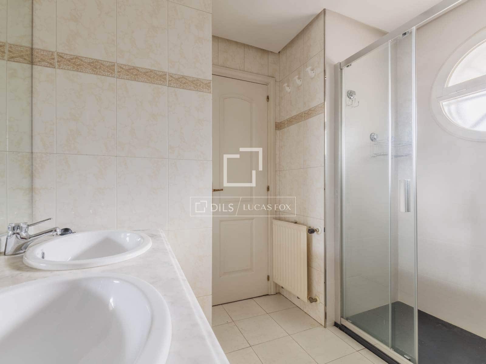 5 bedroom Villa for sale in Pozuelo de Alarcon with garage - € 1,275,000 (Ref: 9700063)