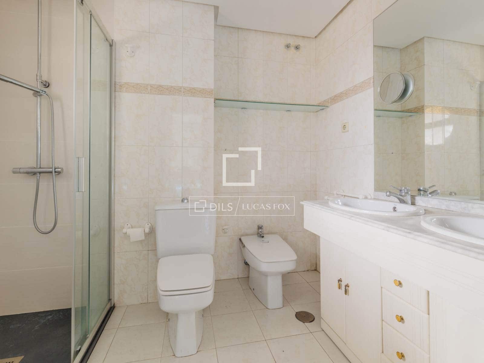 5 bedroom Villa for sale in Pozuelo de Alarcon with garage - € 1,275,000 (Ref: 9700063)