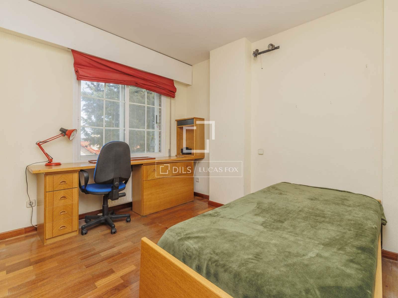 5 bedroom Villa for sale in Pozuelo de Alarcon with garage - € 1,275,000 (Ref: 9700063)