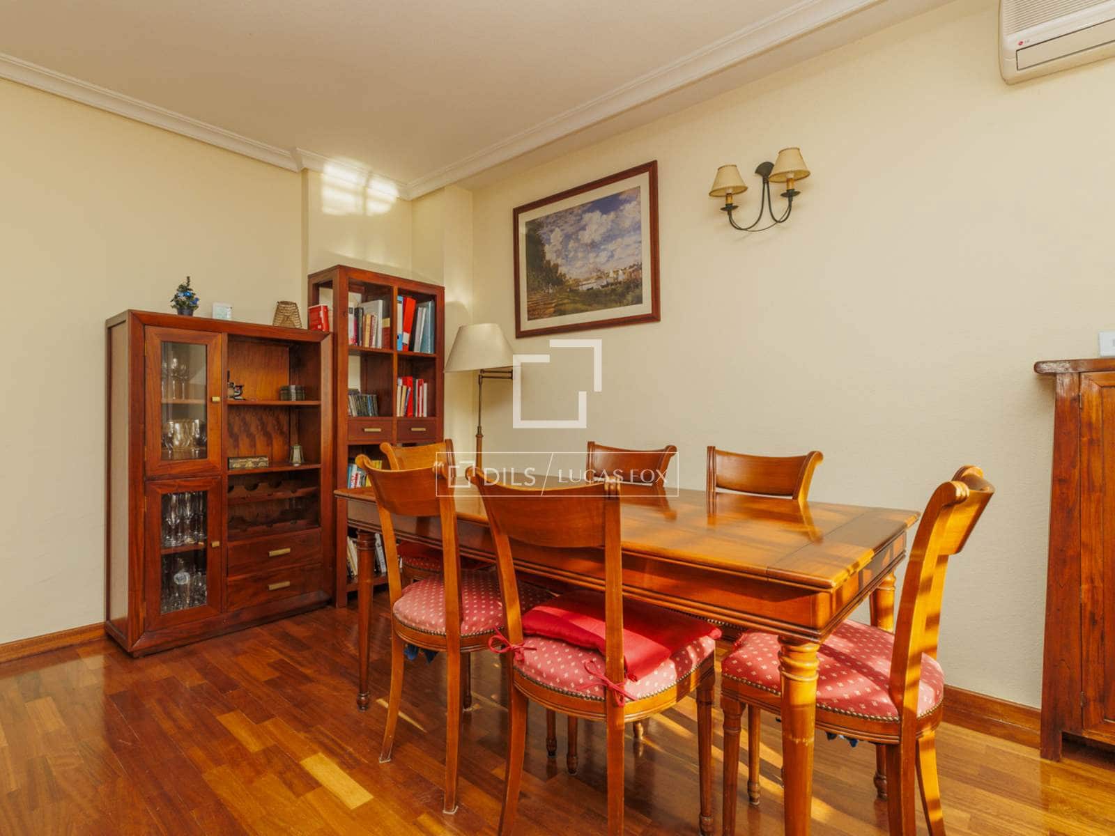 5 bedroom Villa for sale in Pozuelo de Alarcon with garage - € 1,275,000 (Ref: 9700063)