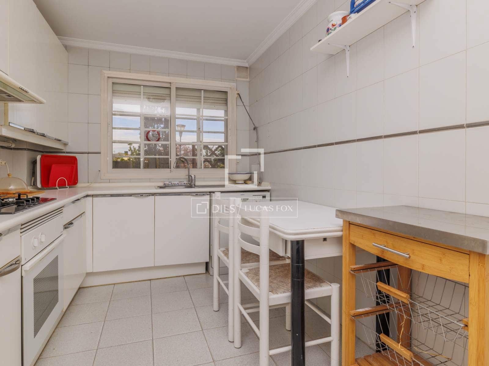 5 bedroom Villa for sale in Pozuelo de Alarcon with garage - € 1,275,000 (Ref: 9700063)