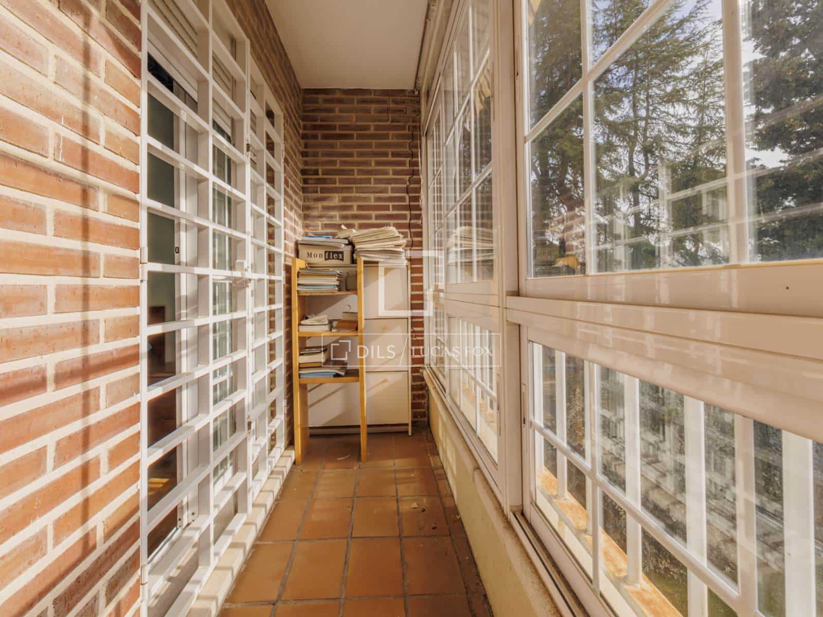 5 bedroom Villa for sale in Pozuelo de Alarcon with garage - € 1,275,000 (Ref: 9700063)