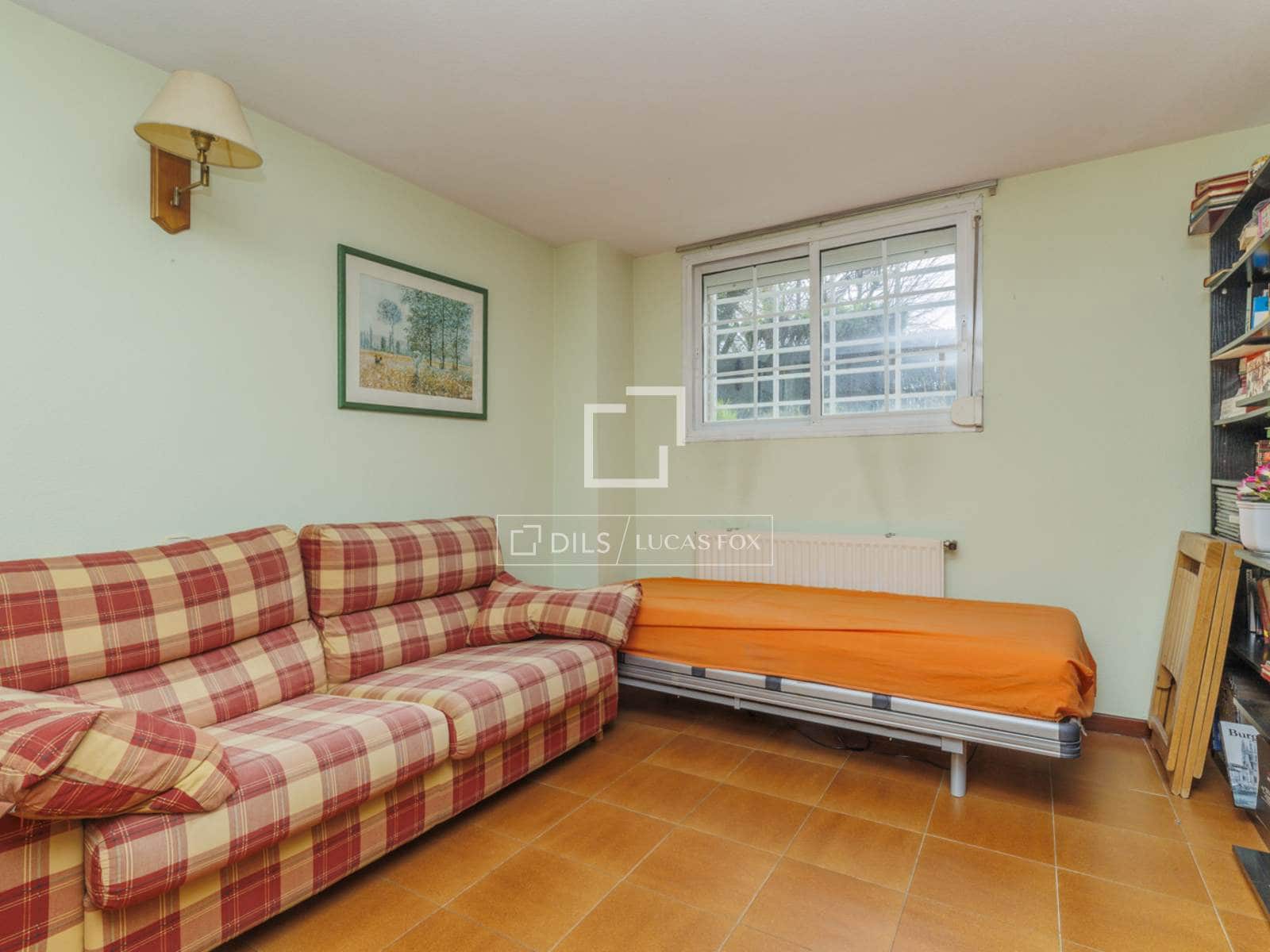 5 bedroom Villa for sale in Pozuelo de Alarcon with garage - € 1,275,000 (Ref: 9700063)