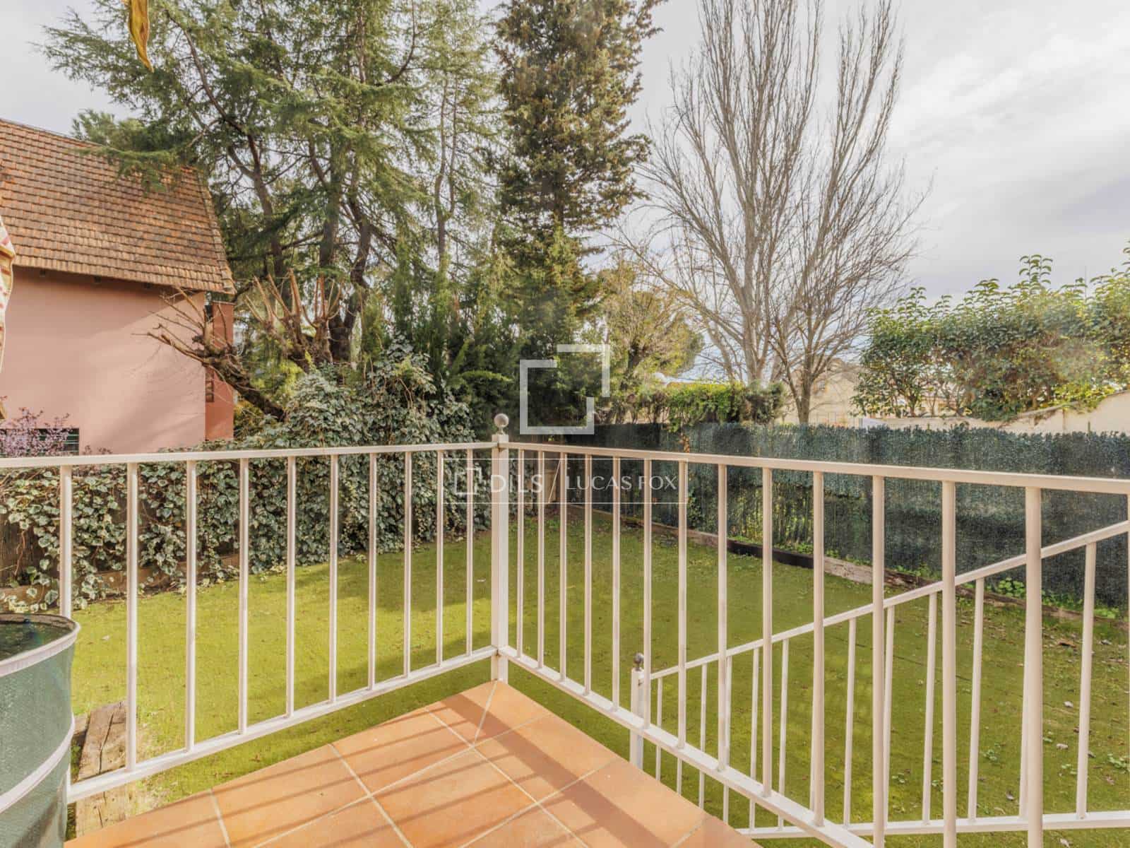 5 bedroom Villa for sale in Pozuelo de Alarcon with garage - € 1,275,000 (Ref: 9700063)