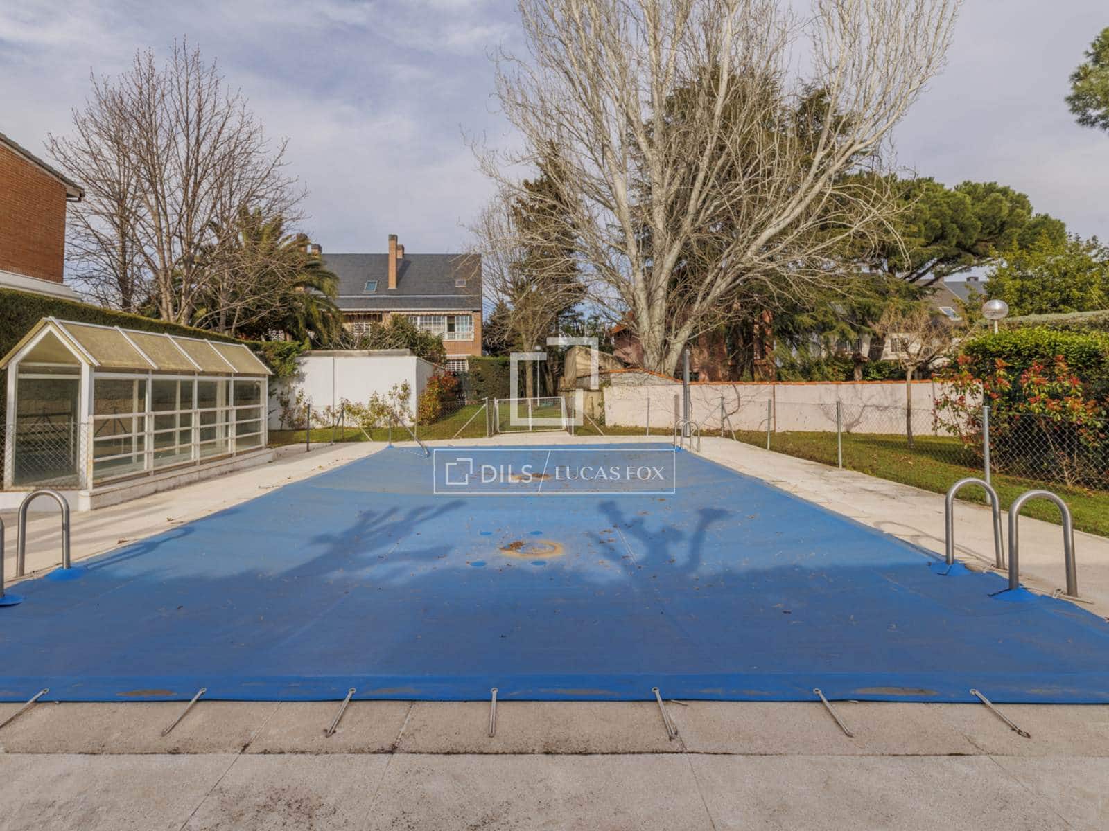 5 bedroom Villa for sale in Pozuelo de Alarcon with garage - € 1,275,000 (Ref: 9700063)