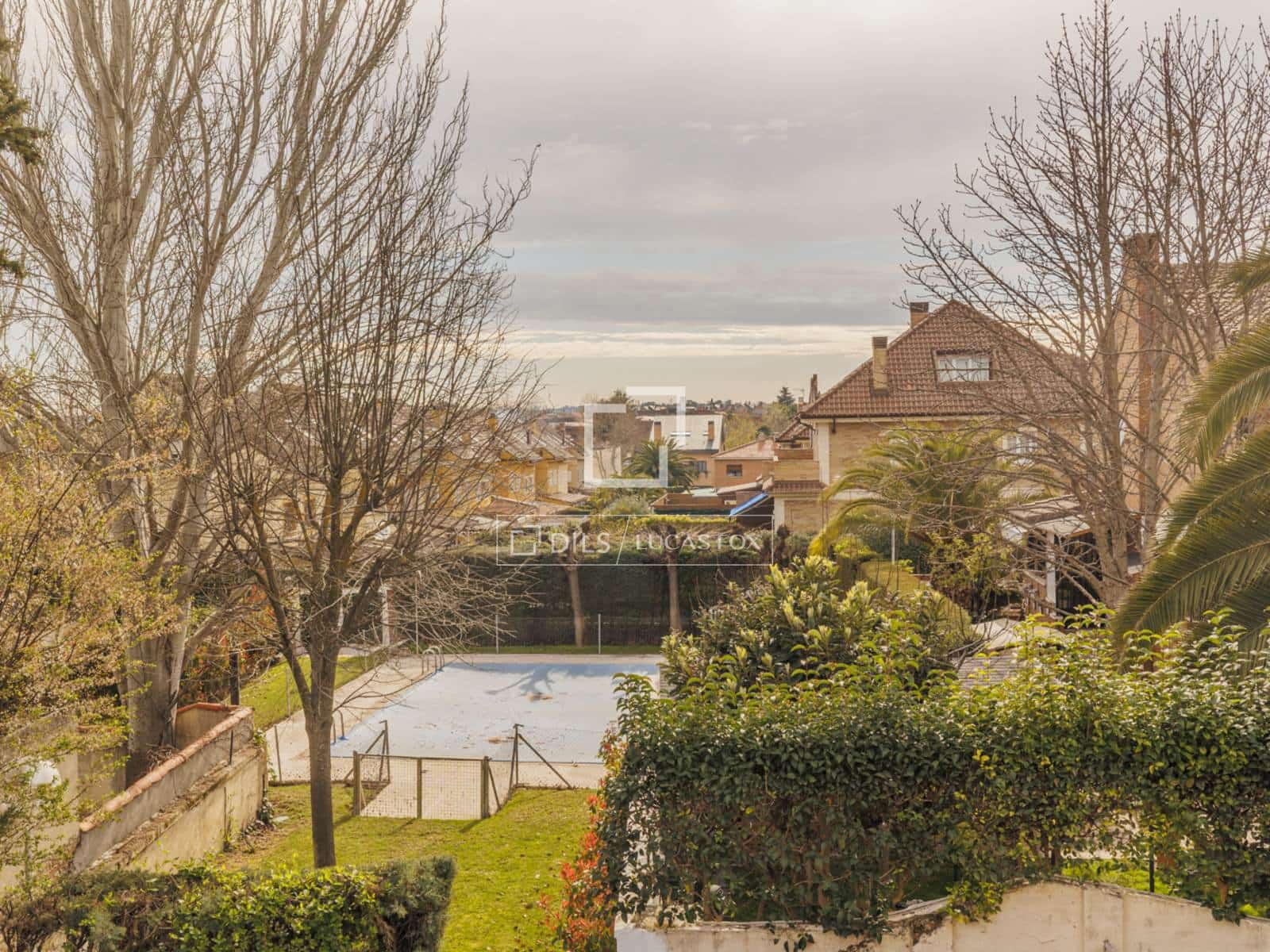 5 bedroom Villa for sale in Pozuelo de Alarcon with garage - € 1,275,000 (Ref: 9700063)