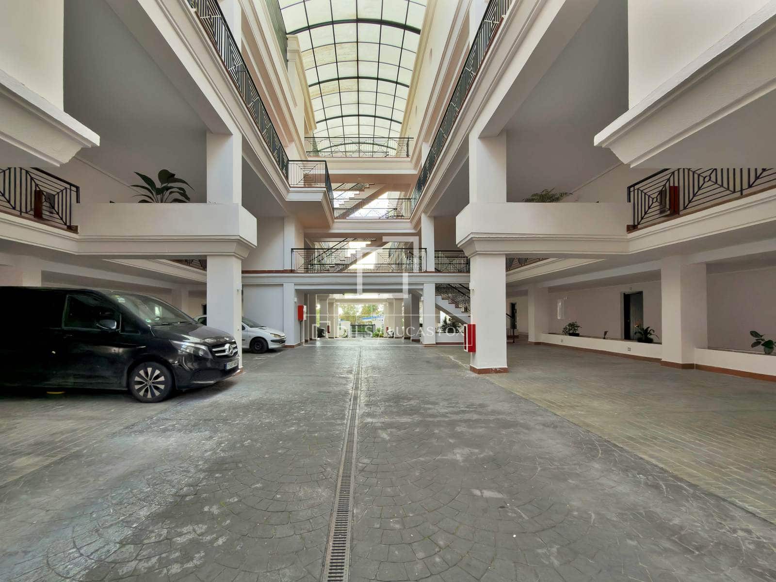 2 sypialnia Penthouse na sprzedaż w Marbella z basenem garażem - 470 000 € (Ref: 9700064)