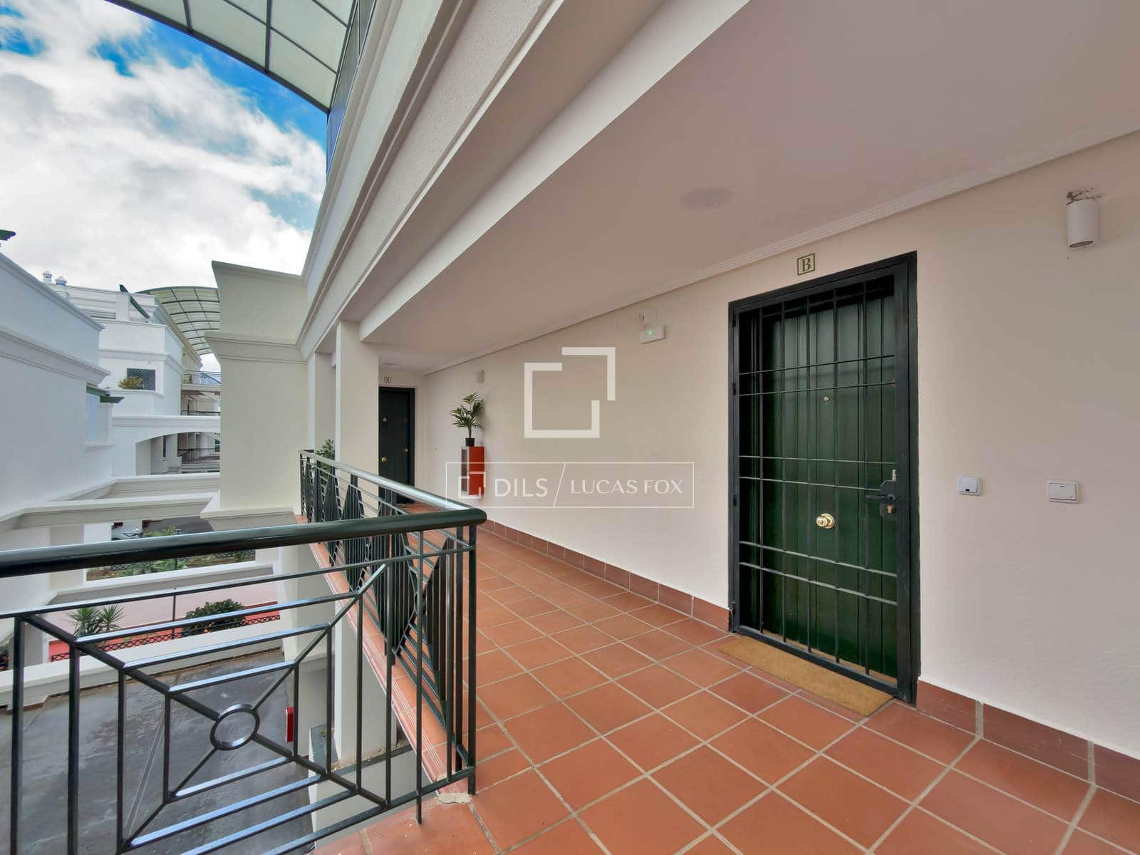 2 sypialnia Penthouse na sprzedaż w Marbella z basenem garażem - 470 000 € (Ref: 9700064)