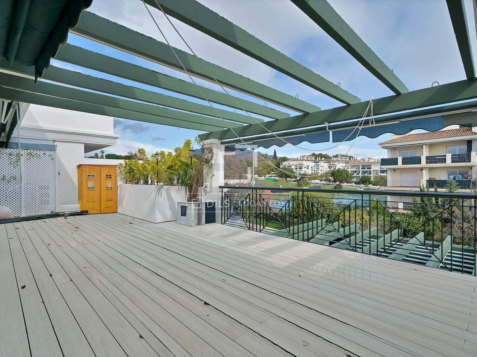 2 sypialnia Penthouse na sprzedaż w Marbella z basenem garażem - 470 000 € (Ref: 9700064)