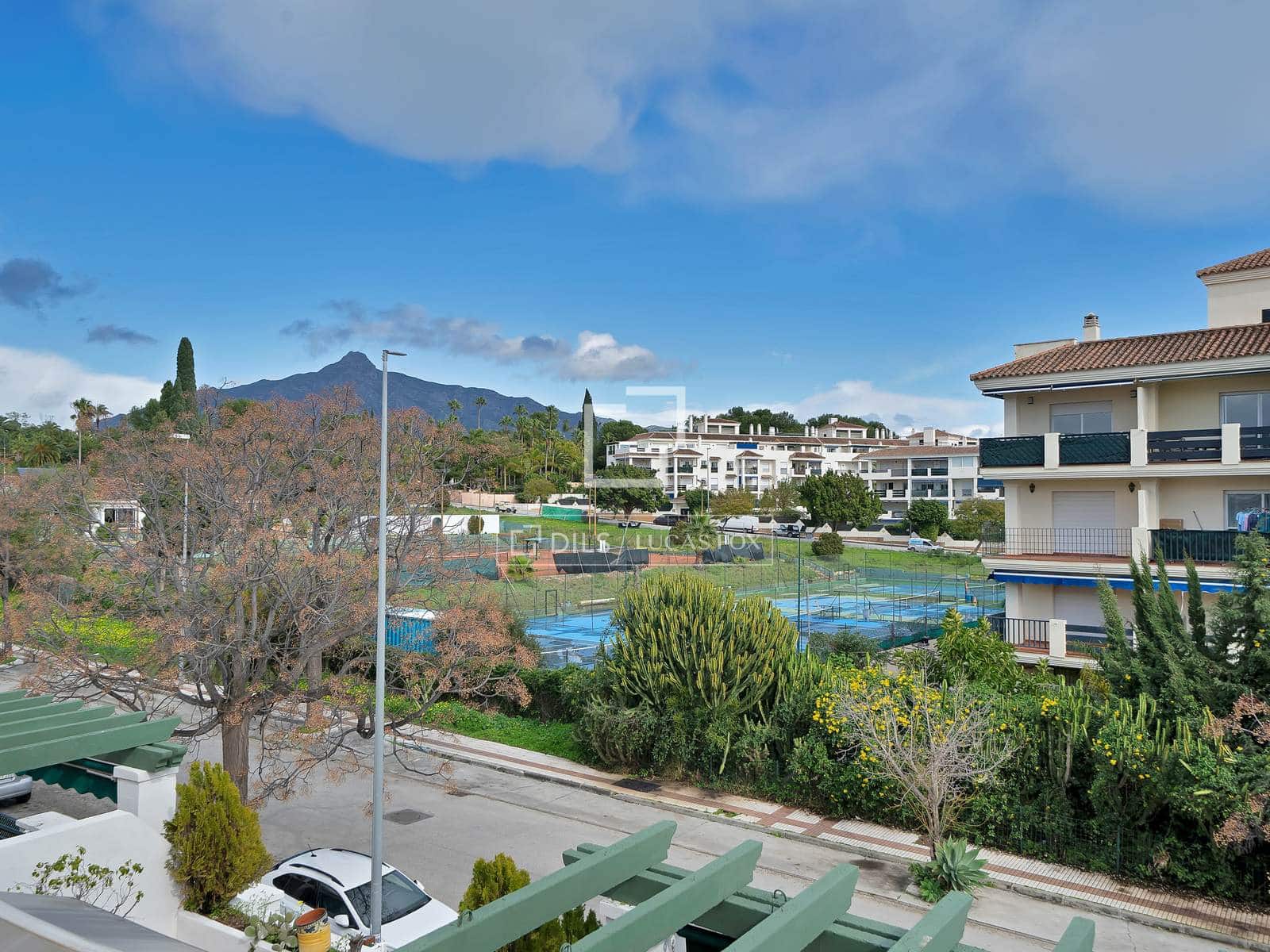 2 sypialnia Penthouse na sprzedaż w Marbella z basenem garażem - 470 000 € (Ref: 9700064)