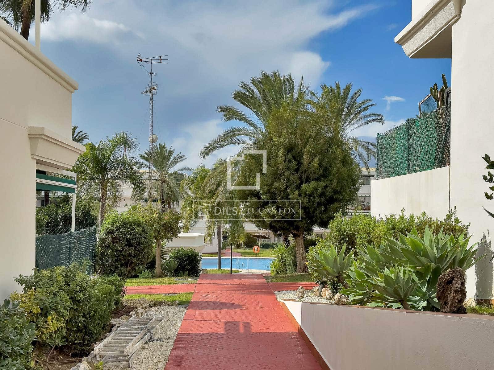 2 sypialnia Penthouse na sprzedaż w Marbella z basenem garażem - 470 000 € (Ref: 9700064)