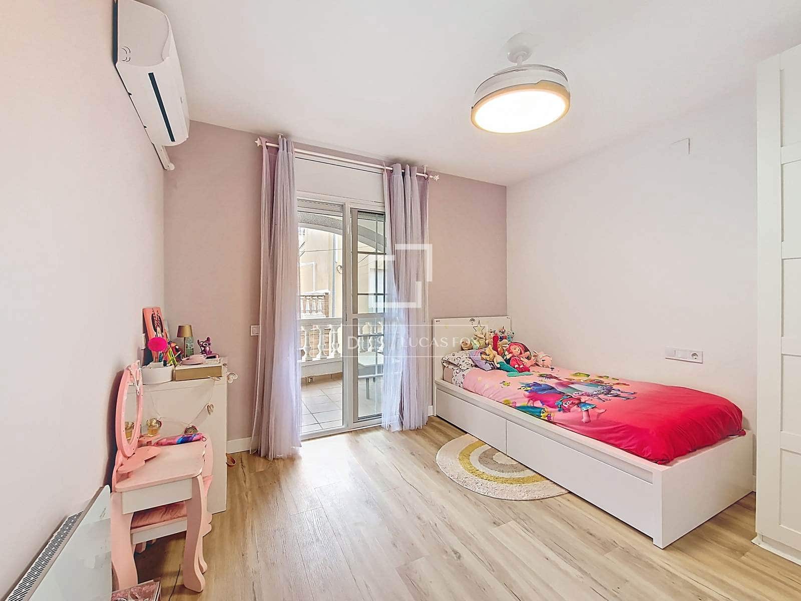 4 bedroom Villa for sale in Vilanova i la Geltru with garage - € 440,000 (Ref: 9700154)