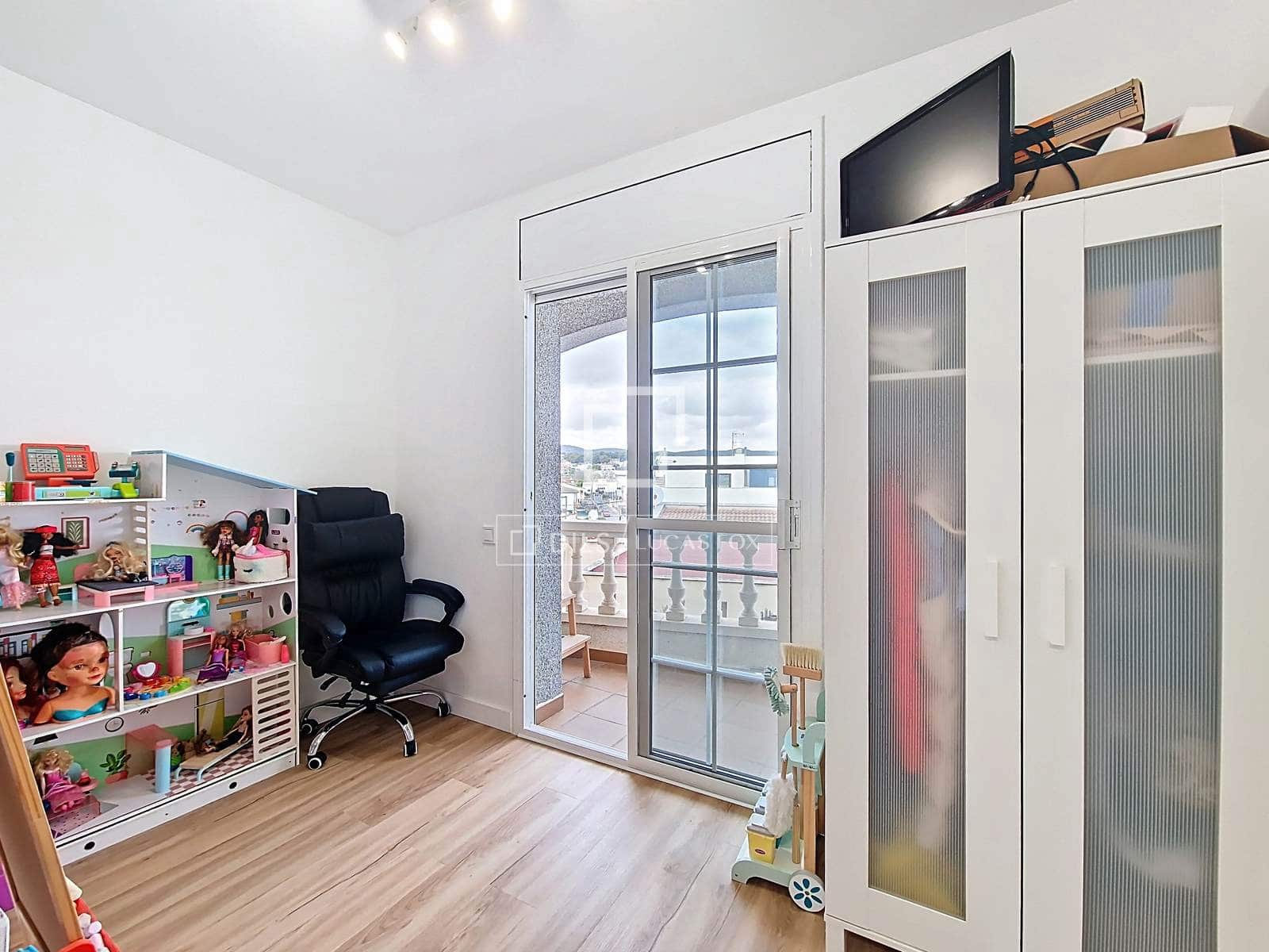 4 bedroom Villa for sale in Vilanova i la Geltru with garage - € 440,000 (Ref: 9700154)