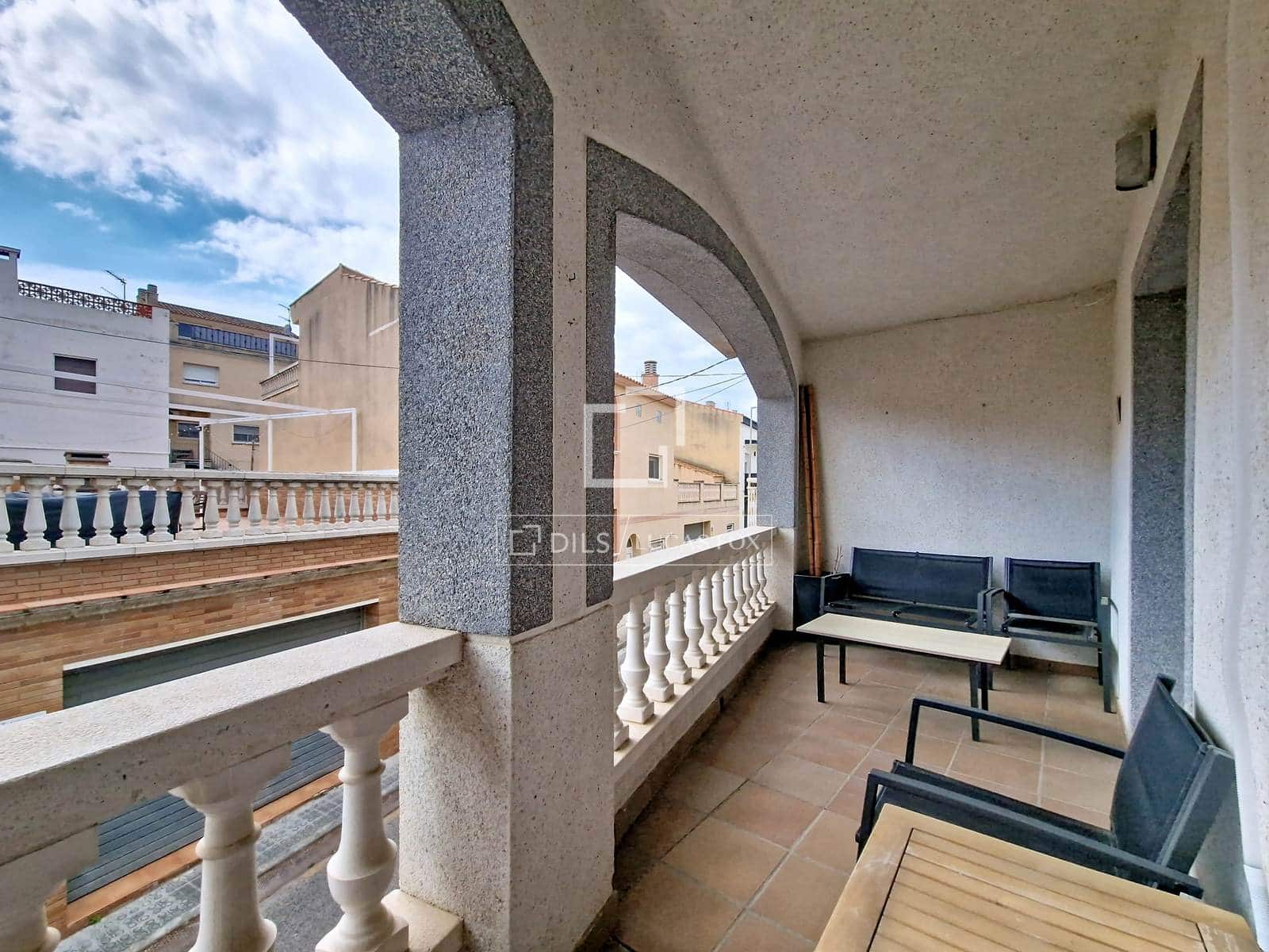 4 bedroom Villa for sale in Vilanova i la Geltru with garage - € 440,000 (Ref: 9700154)