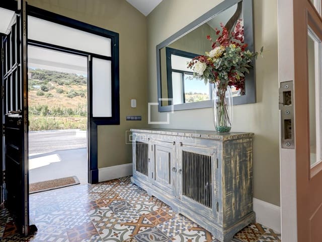 4 quarto Moradia para venda em Casares com piscina garagem - 2 250 000 € (Ref: 9707654)