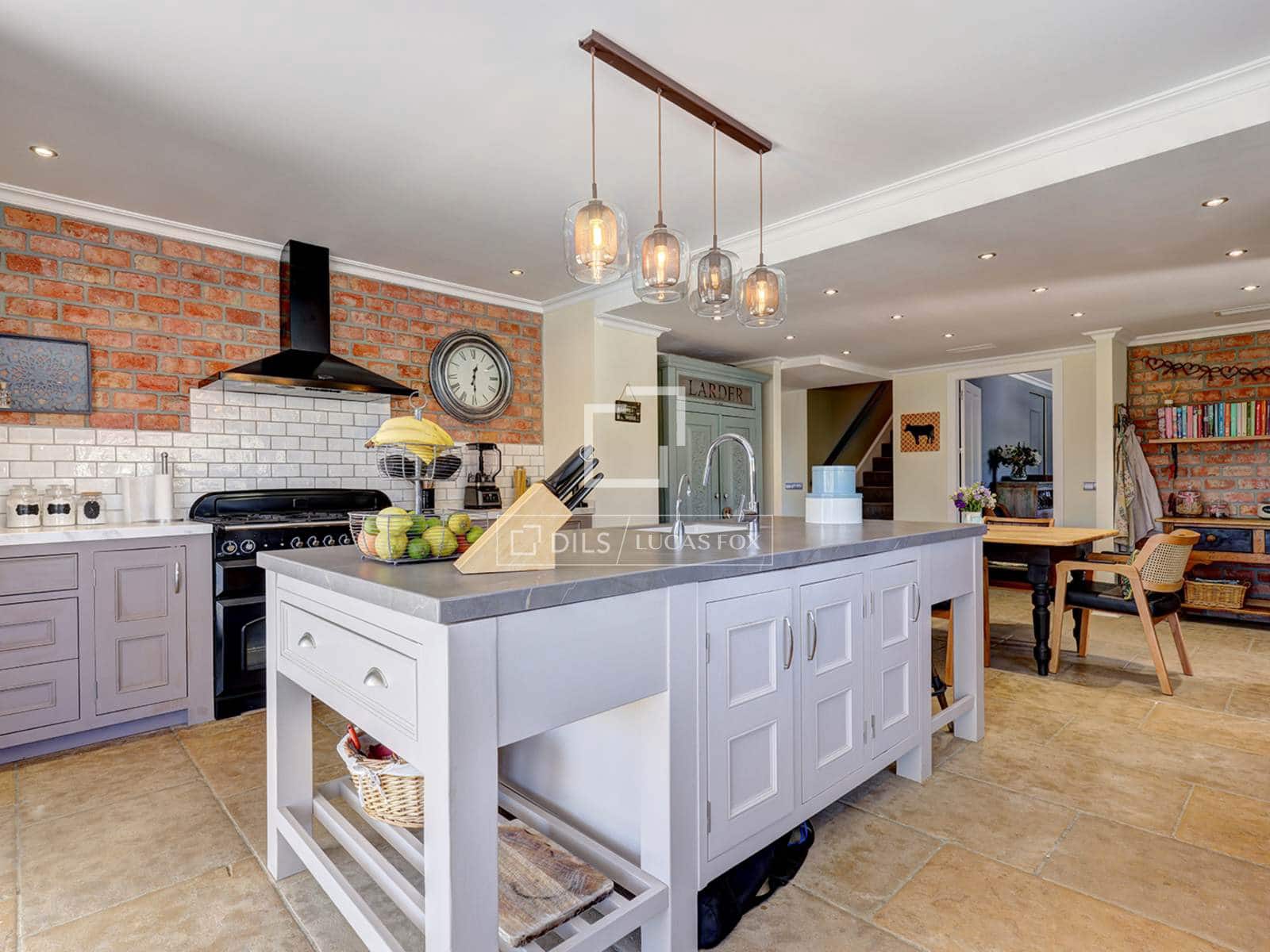 4 quarto Moradia para venda em Casares com piscina garagem - 2 250 000 € (Ref: 9707654)