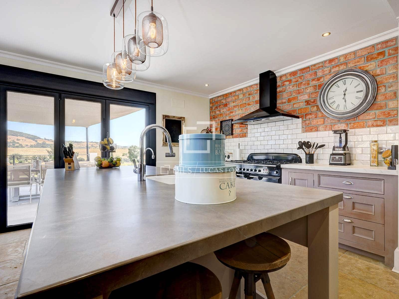 4 quarto Moradia para venda em Casares com piscina garagem - 2 250 000 € (Ref: 9707654)