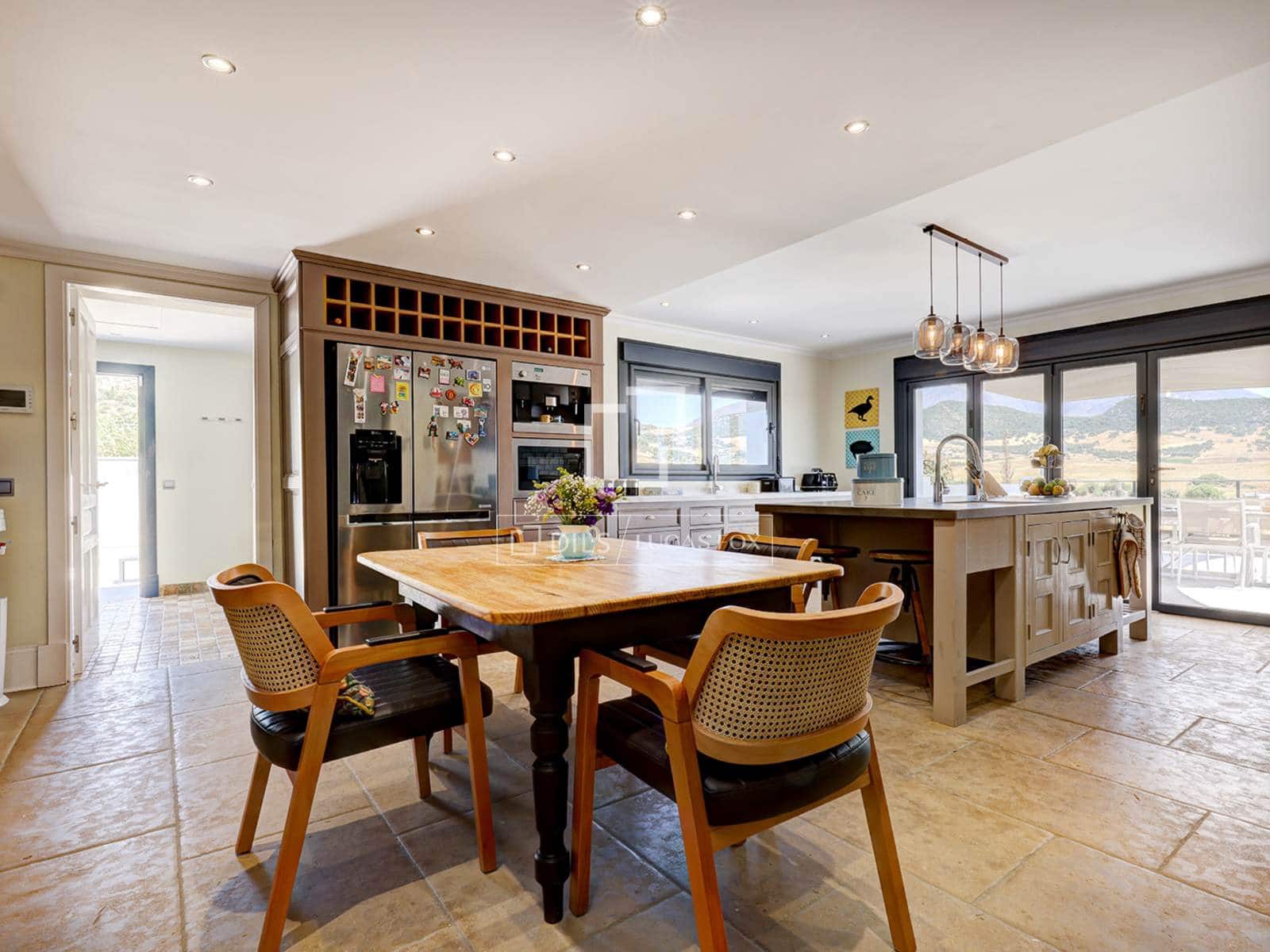 4 quarto Moradia para venda em Casares com piscina garagem - 2 250 000 € (Ref: 9707654)