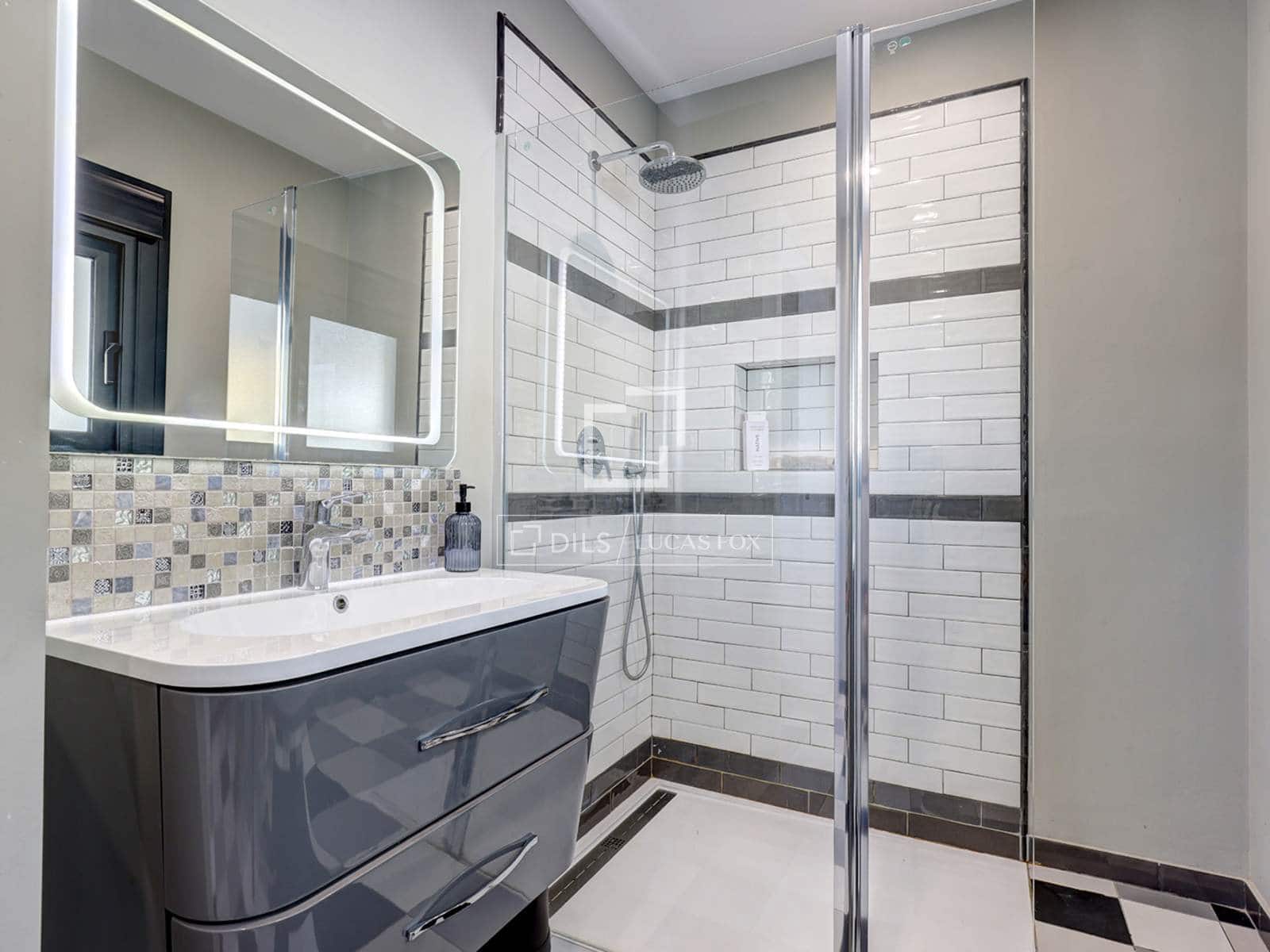 4 quarto Moradia para venda em Casares com piscina garagem - 2 250 000 € (Ref: 9707654)