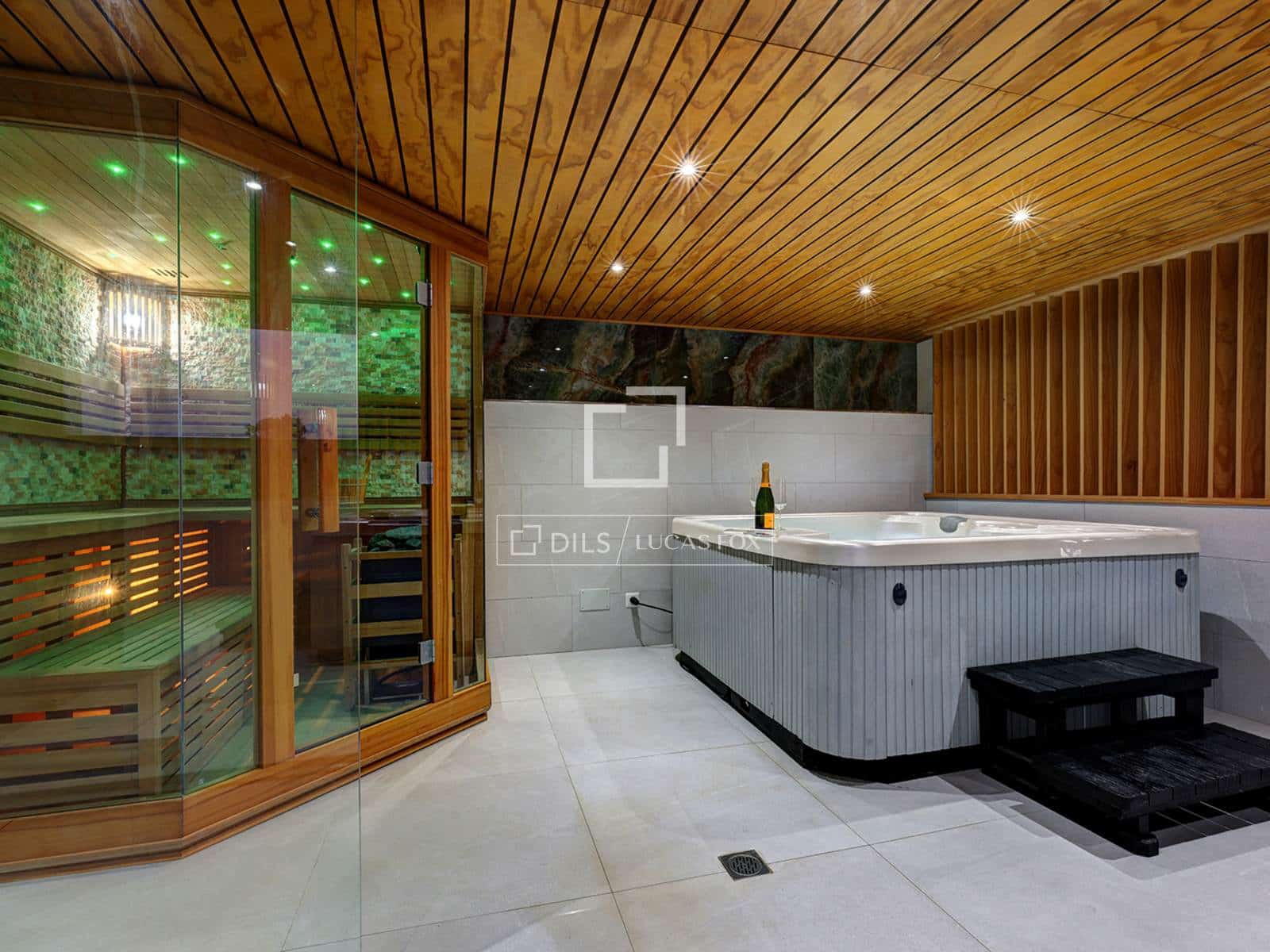 4 quarto Moradia para venda em Casares com piscina garagem - 2 250 000 € (Ref: 9707654)