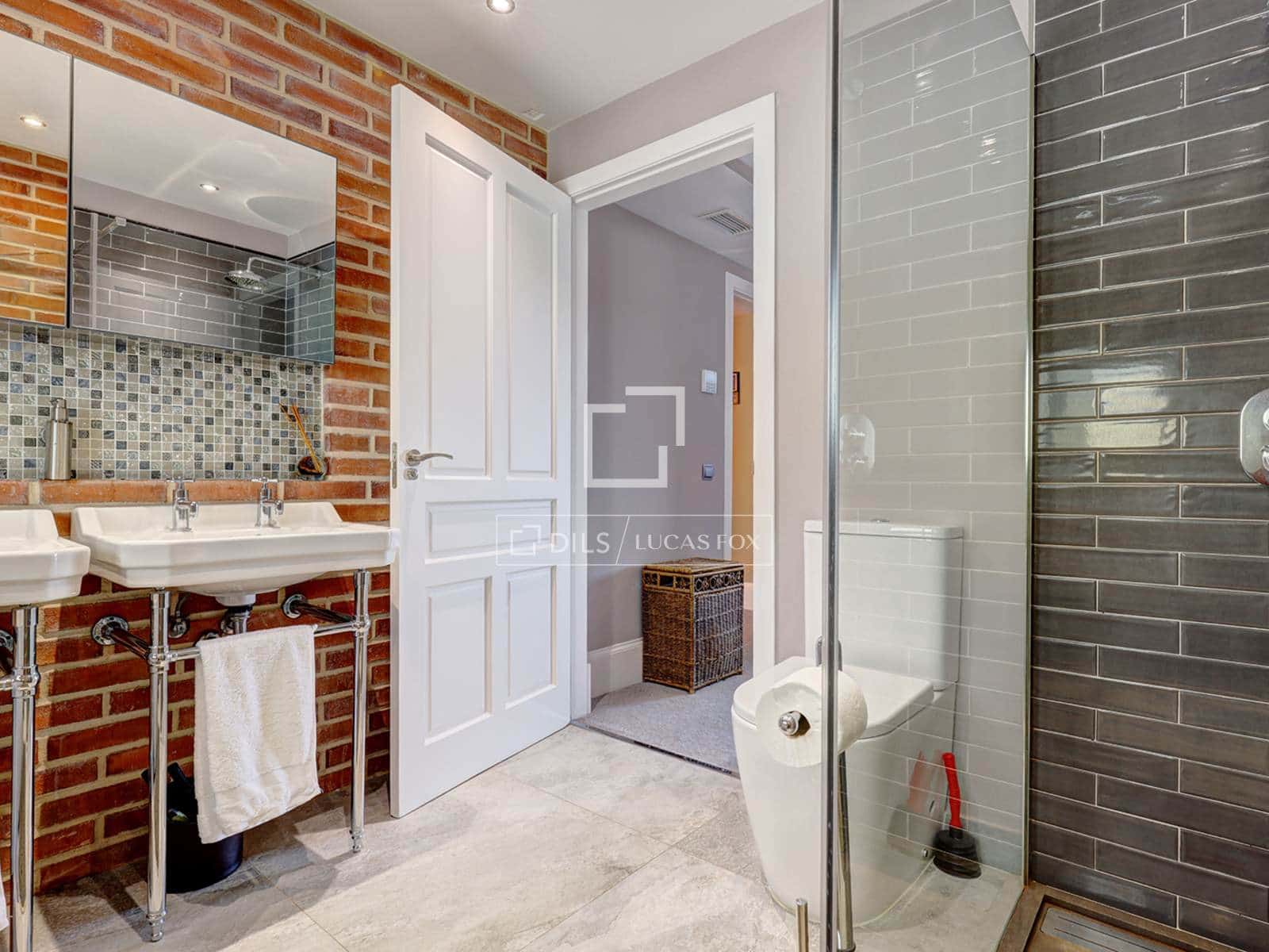 4 quarto Moradia para venda em Casares com piscina garagem - 2 250 000 € (Ref: 9707654)