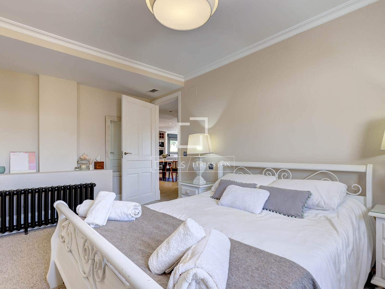 4 quarto Moradia para venda em Casares com piscina garagem - 2 250 000 € (Ref: 9707654)