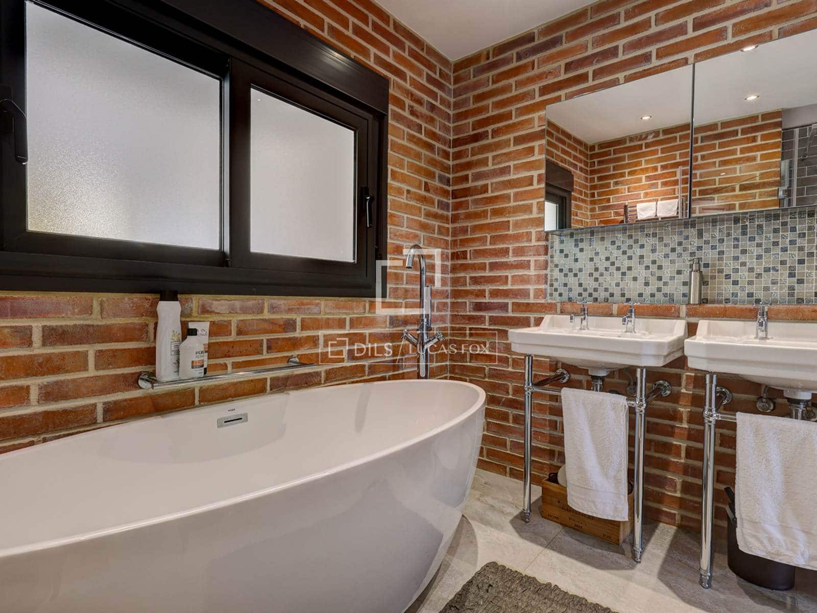 4 quarto Moradia para venda em Casares com piscina garagem - 2 250 000 € (Ref: 9707654)