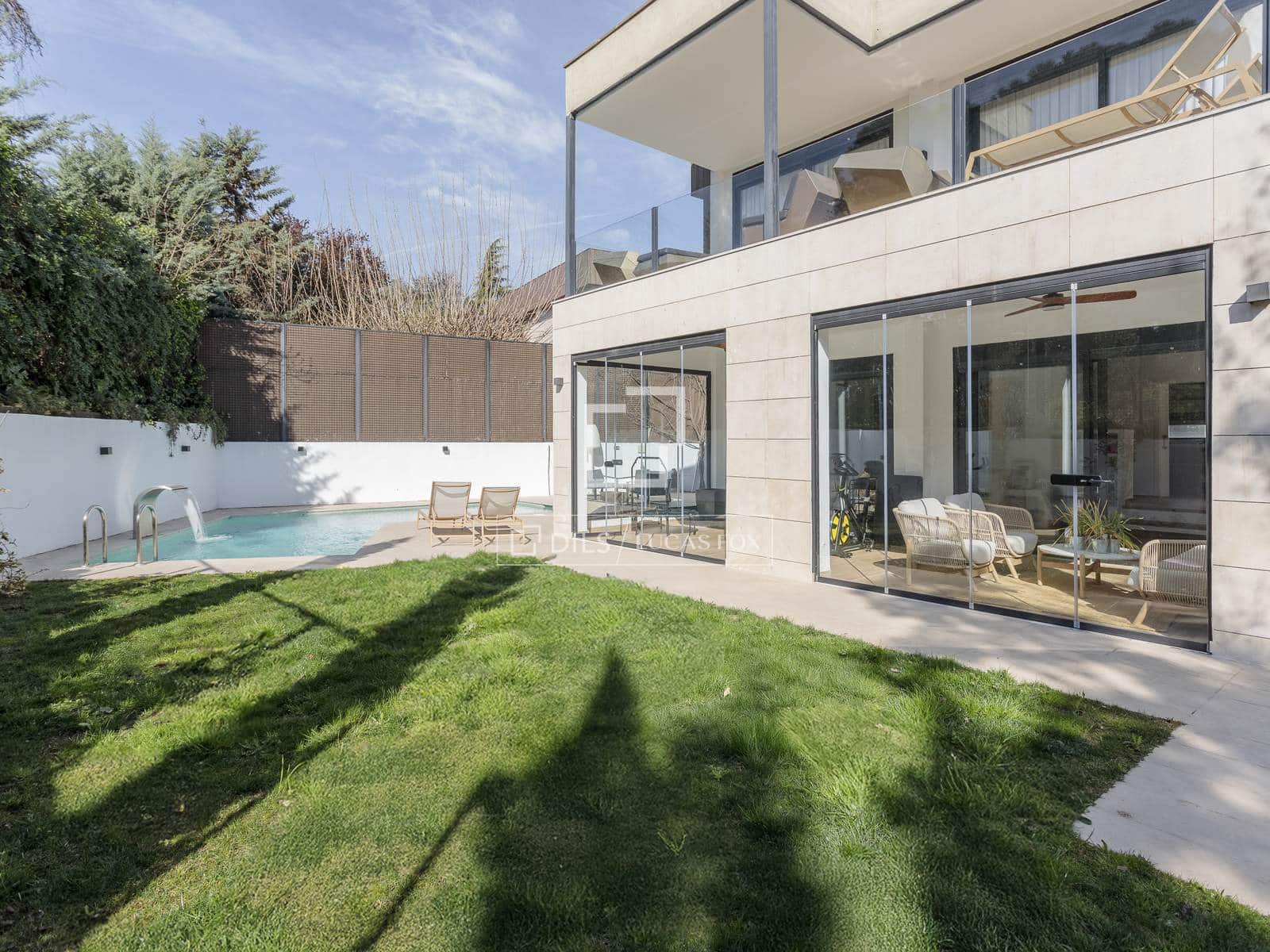 5 bedroom Villa for rent in Madrid city with pool garage - € 9,000 (Ref: 9707657)