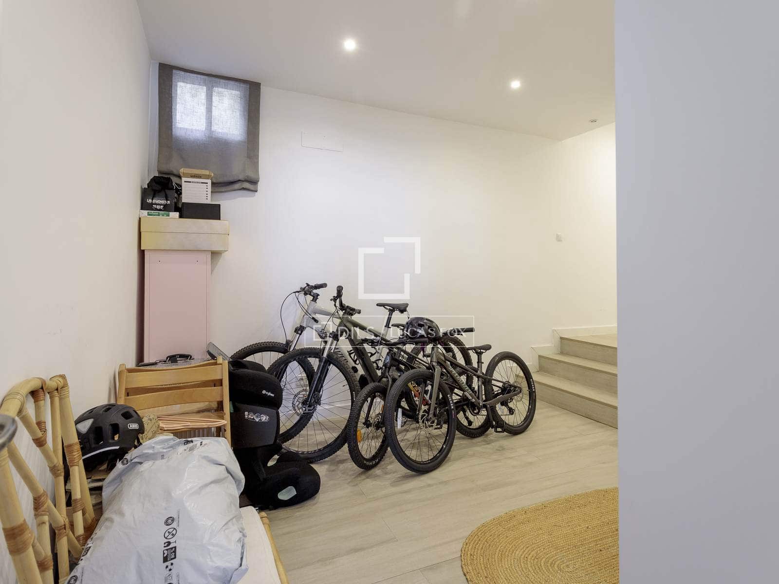 5 bedroom Villa for rent in Madrid city with pool garage - € 9,000 (Ref: 9707657)