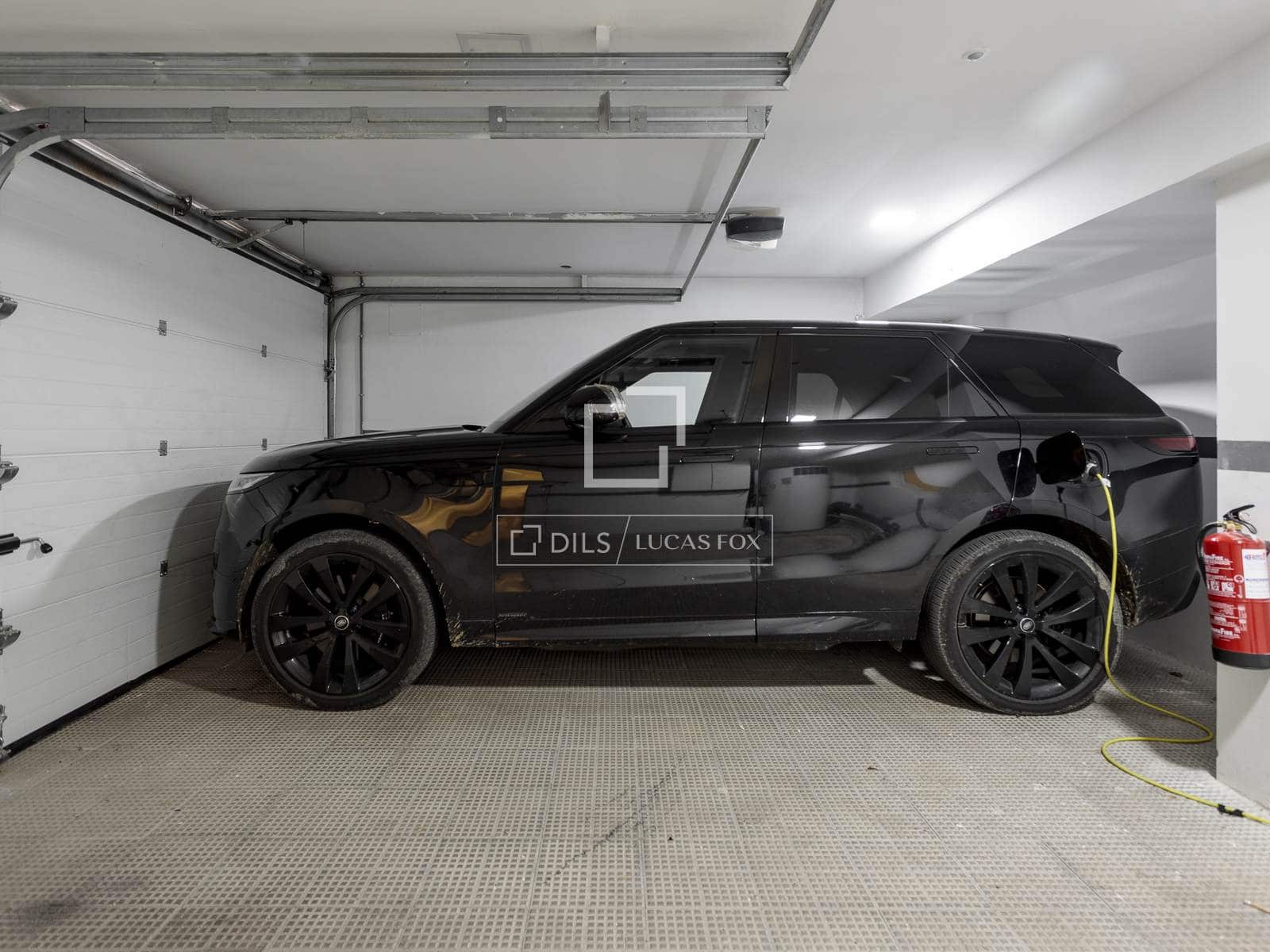 5 bedroom Villa for rent in Madrid city with pool garage - € 9,000 (Ref: 9707657)