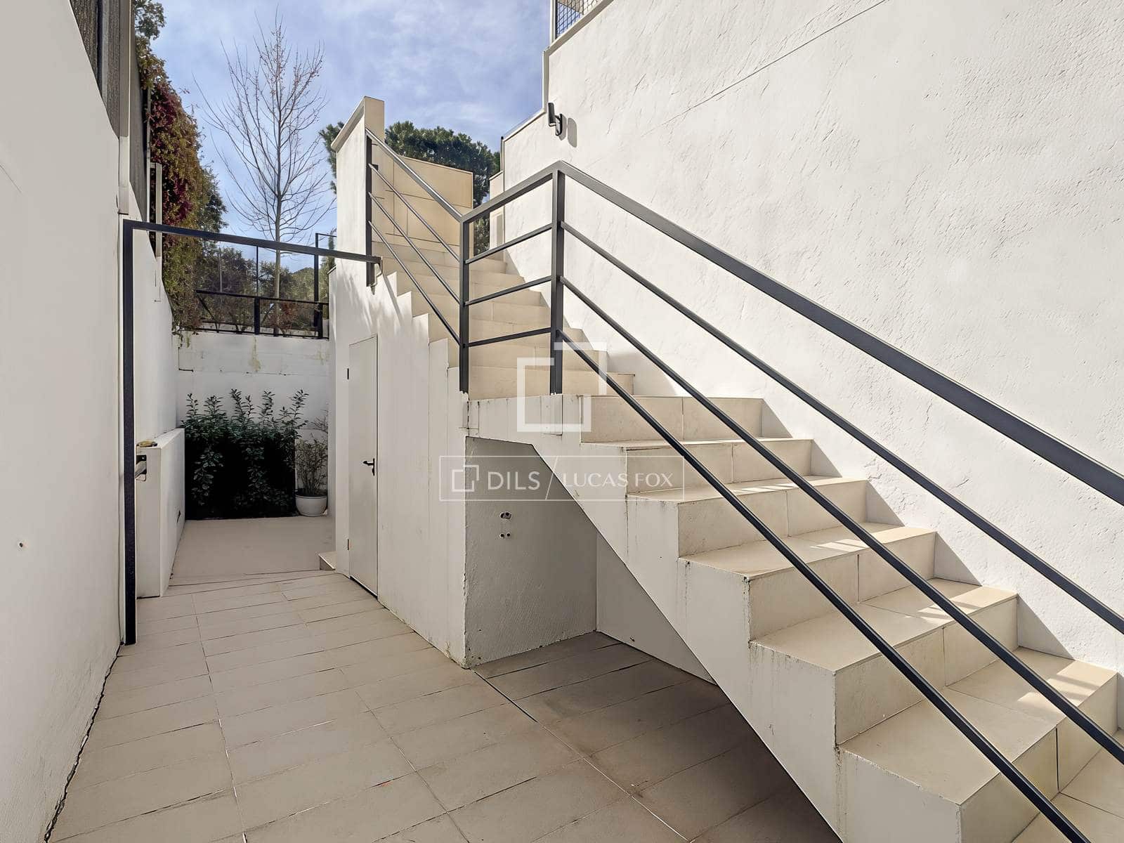 5 bedroom Villa for rent in Madrid city with pool garage - € 9,000 (Ref: 9707657)