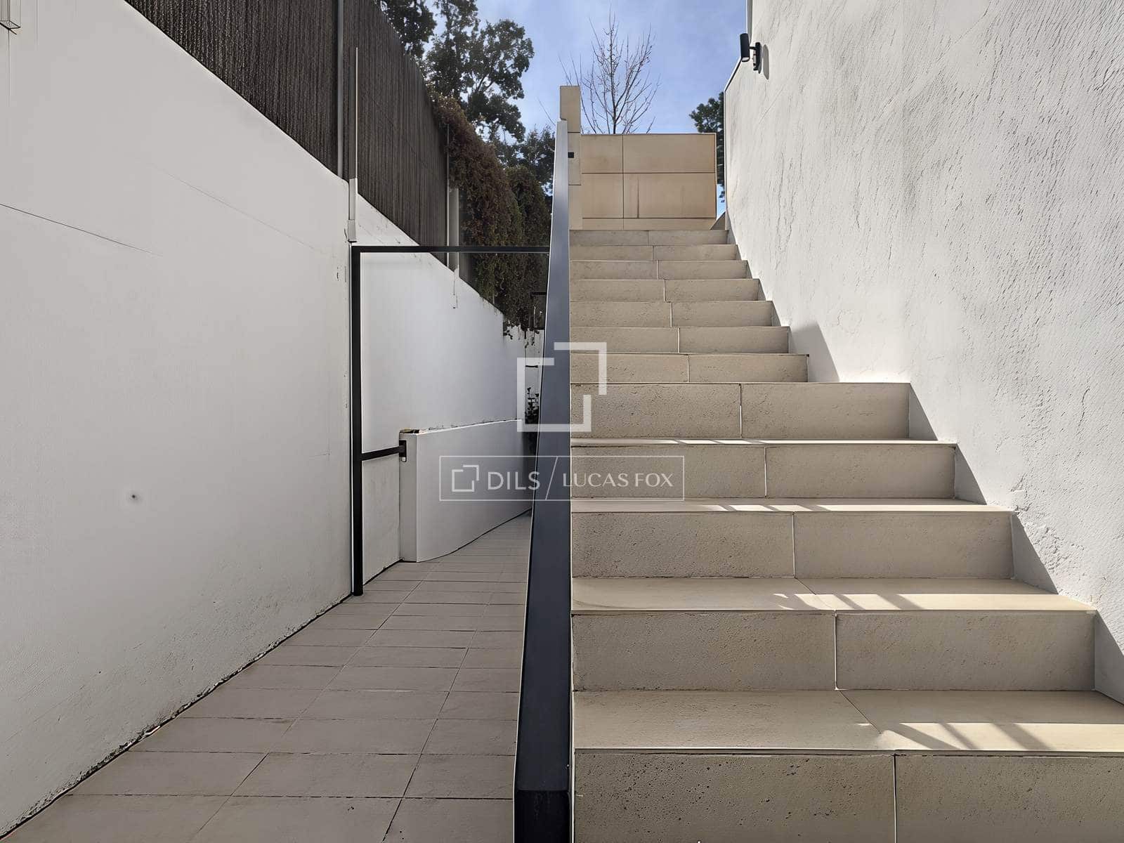 5 bedroom Villa for rent in Madrid city with pool garage - € 9,000 (Ref: 9707657)