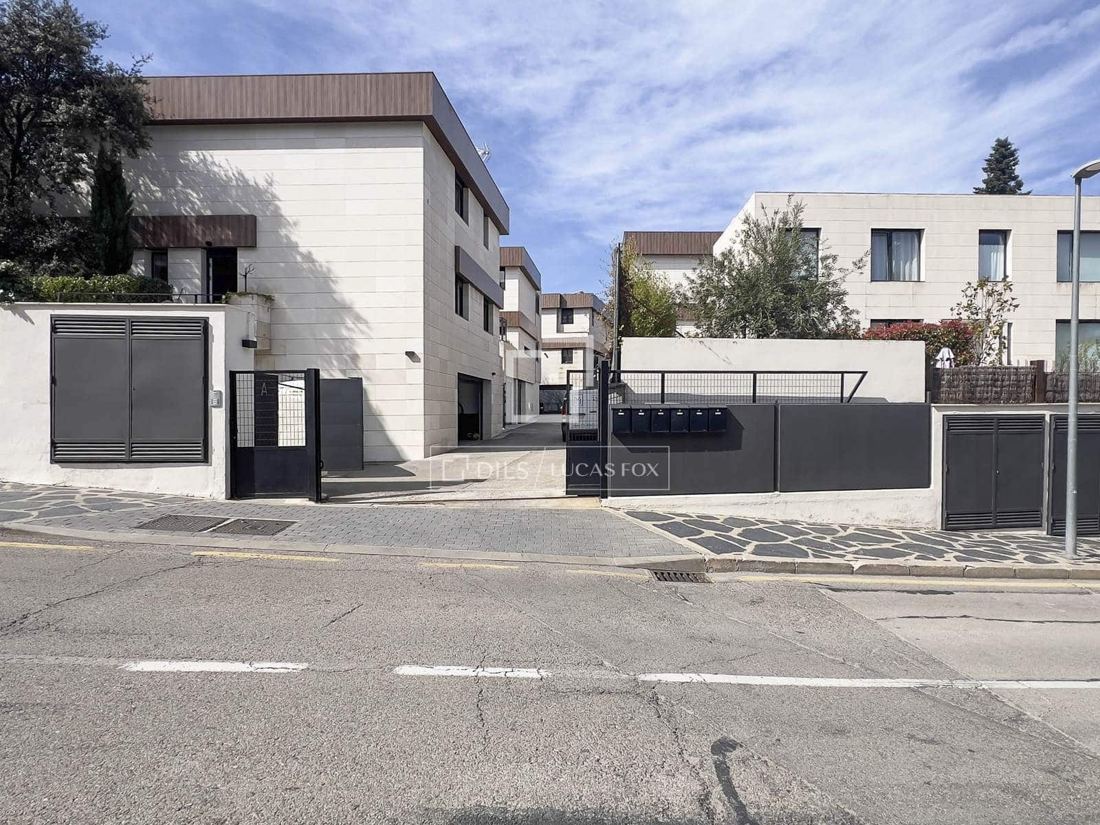 5 bedroom Villa for rent in Madrid city with pool garage - € 9,000 (Ref: 9707657)