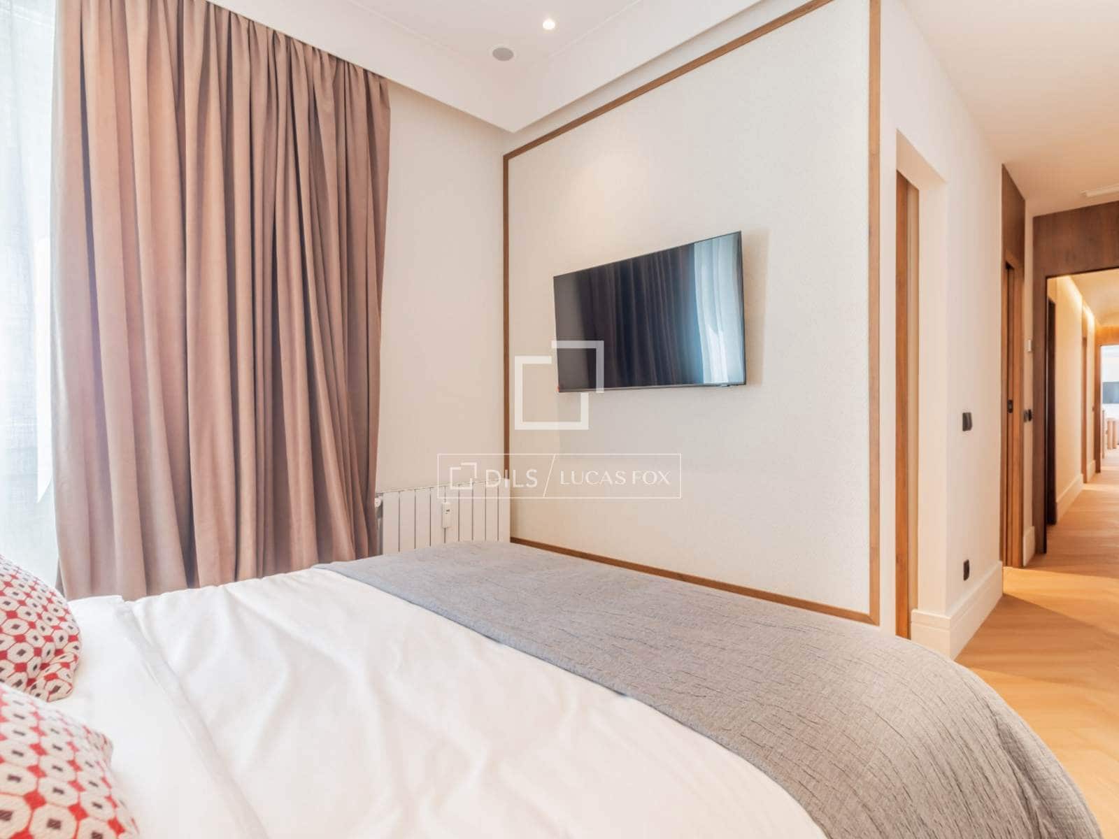 3 quarto Apartamento para arrendar em Madrid cidade - 8 950 € (Ref: 9707923)