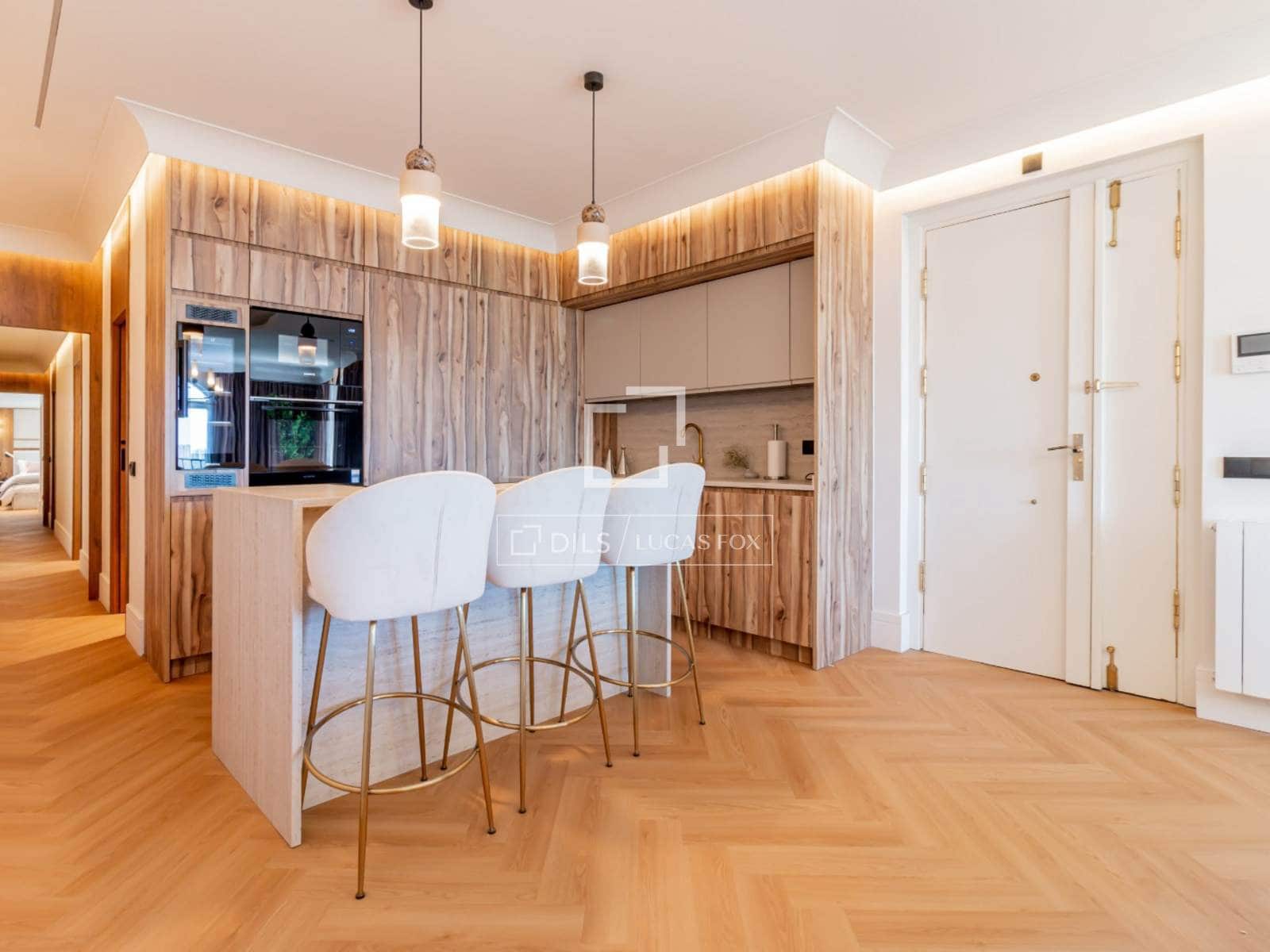 3 quarto Apartamento para arrendar em Madrid cidade - 8 950 € (Ref: 9707923)
