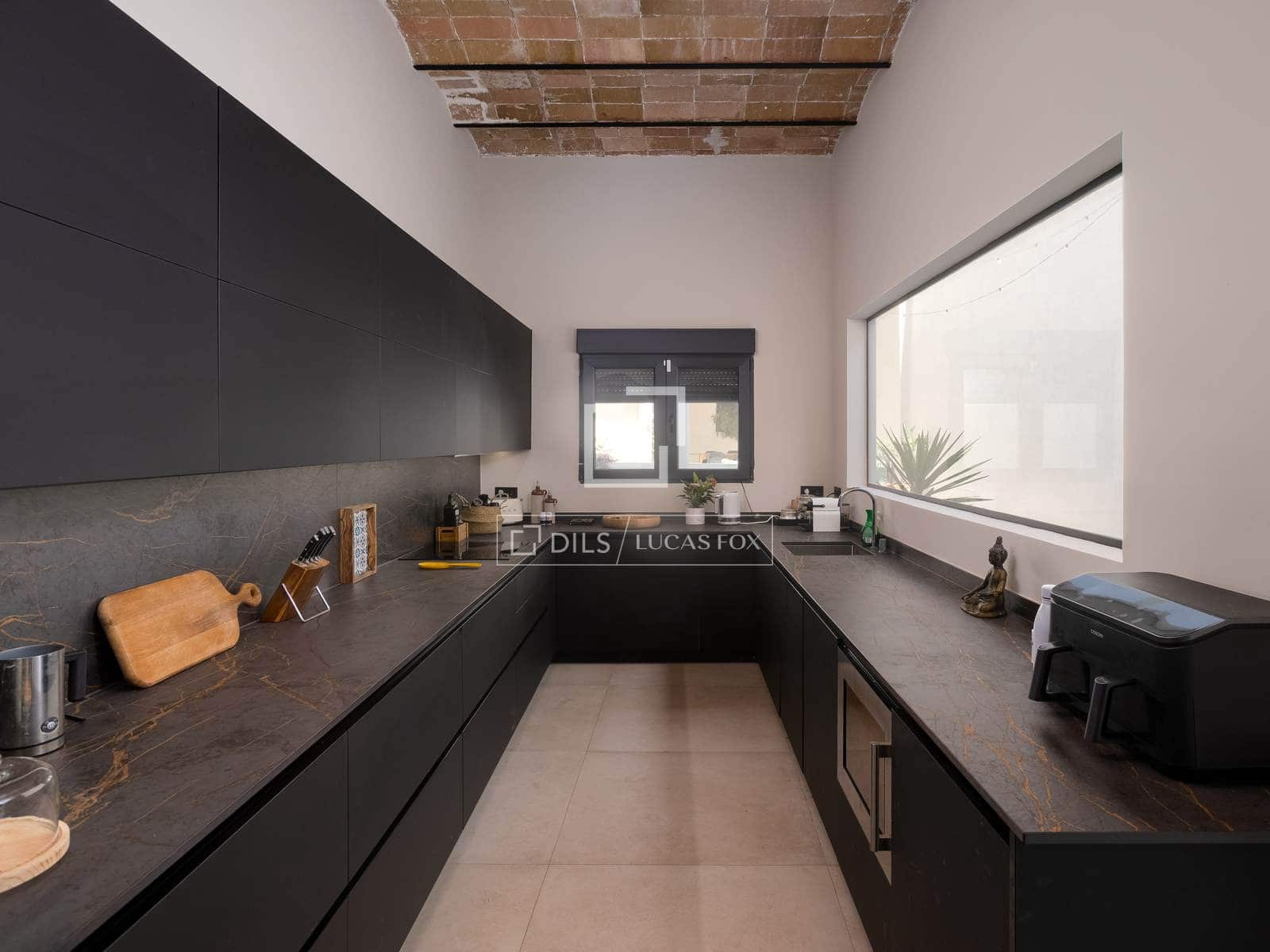 5 bedroom Villa for sale in El Masnou with pool garage - € 1,290,000 (Ref: 9707924)